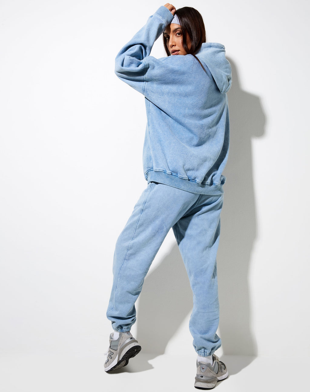 Oversize-Kapuzenpulli aus gewaschenem Blau mit 'Angel Energy'-Flügeln