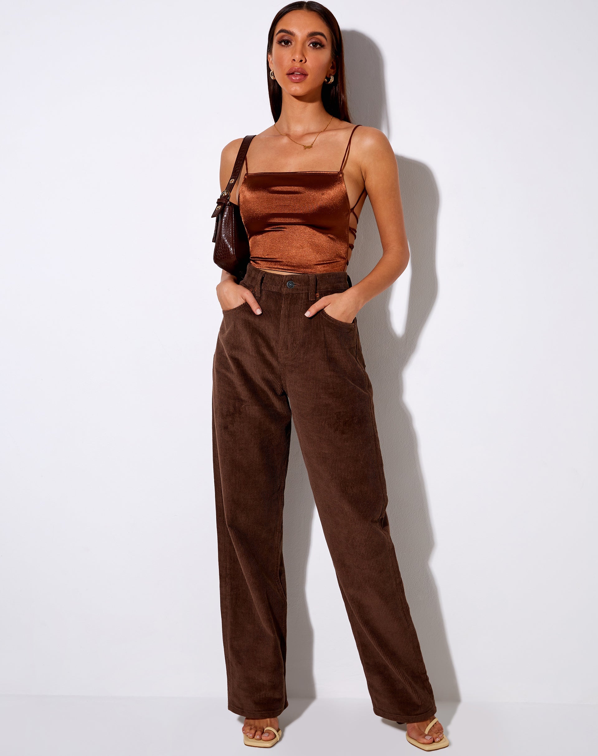 Bild von Ozka Crop Top in Satin Chocolate