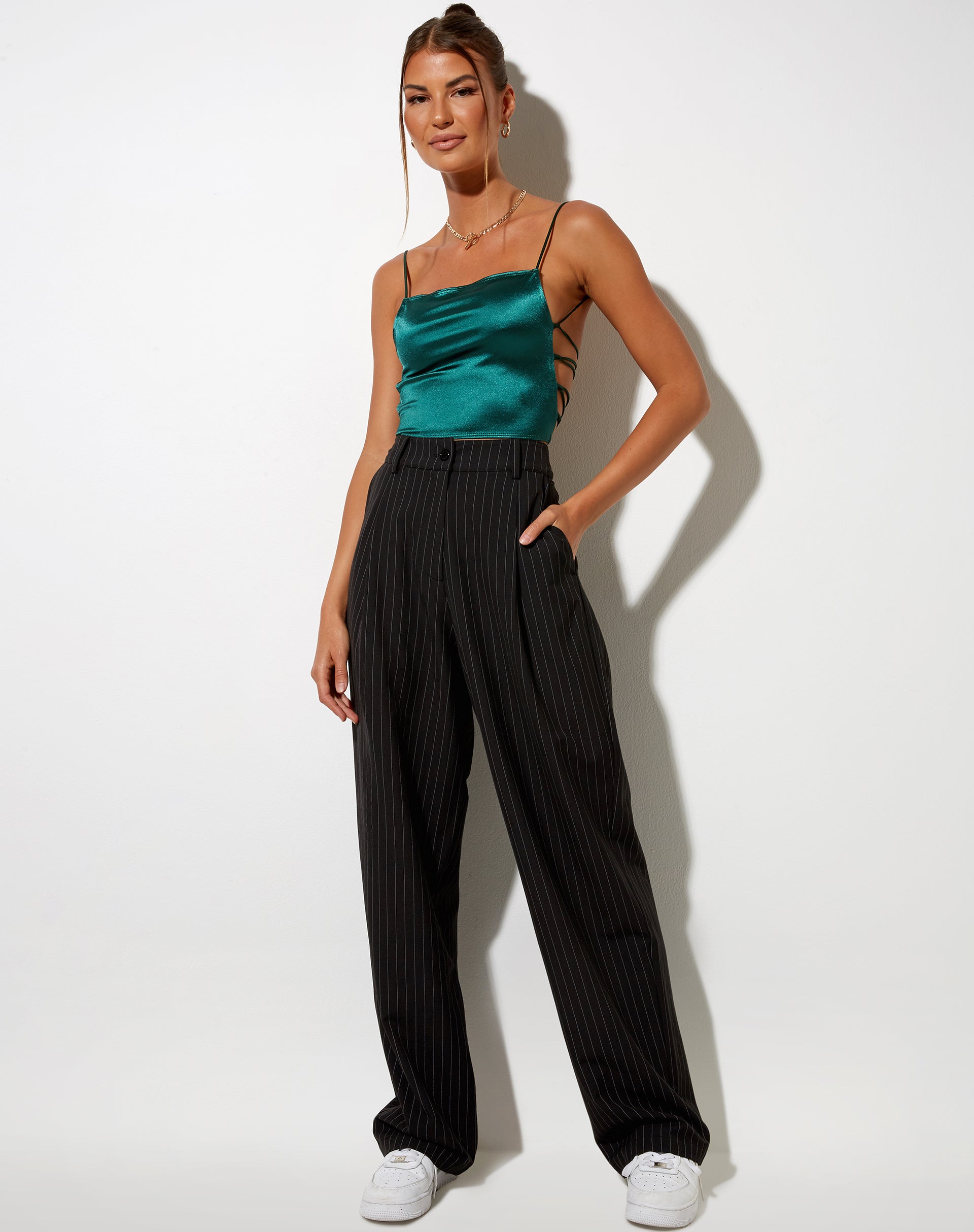 Bild von Ozka Crop Top in Satin Waldgrün