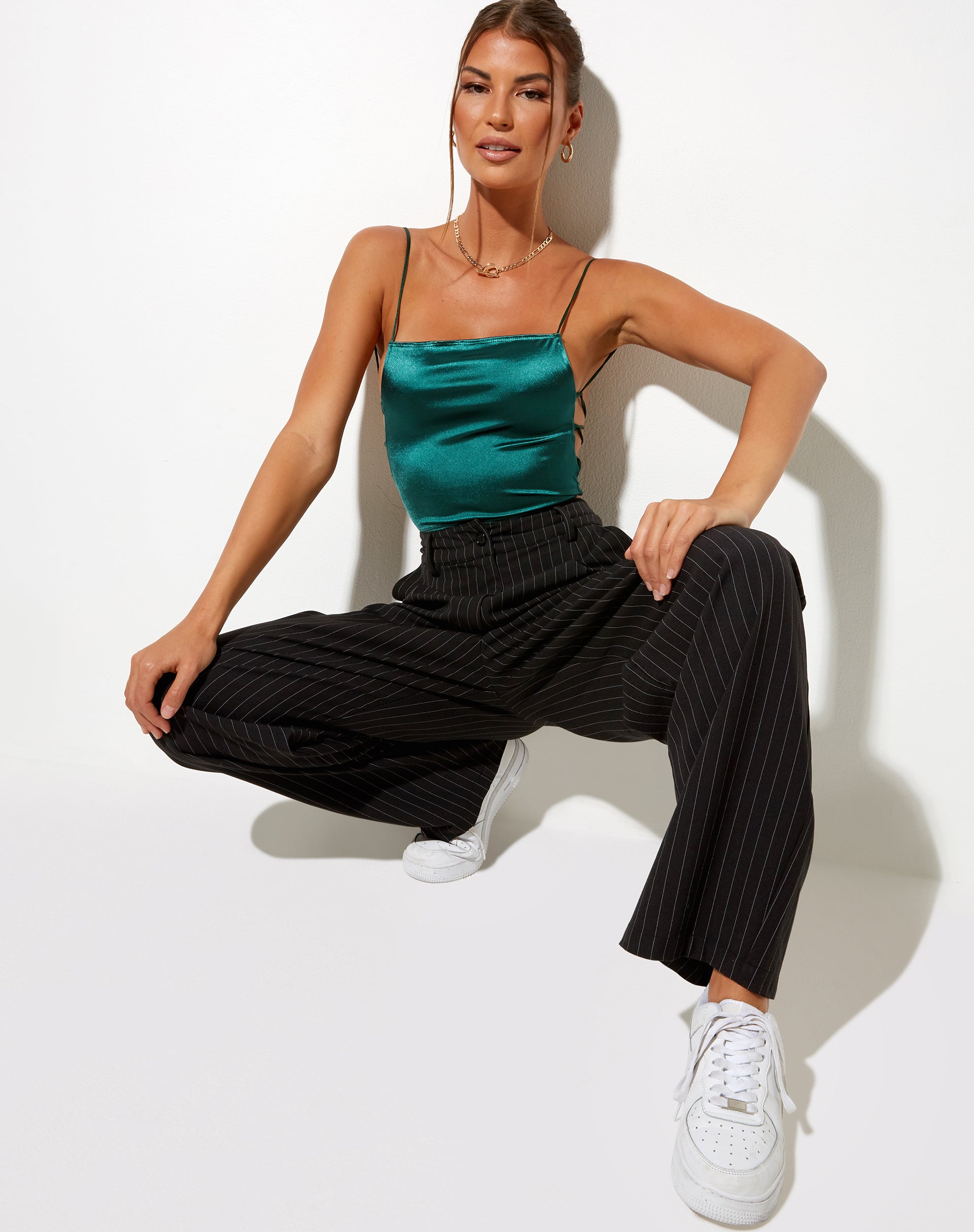 Bild von Ozka Crop Top in Satin Waldgrün