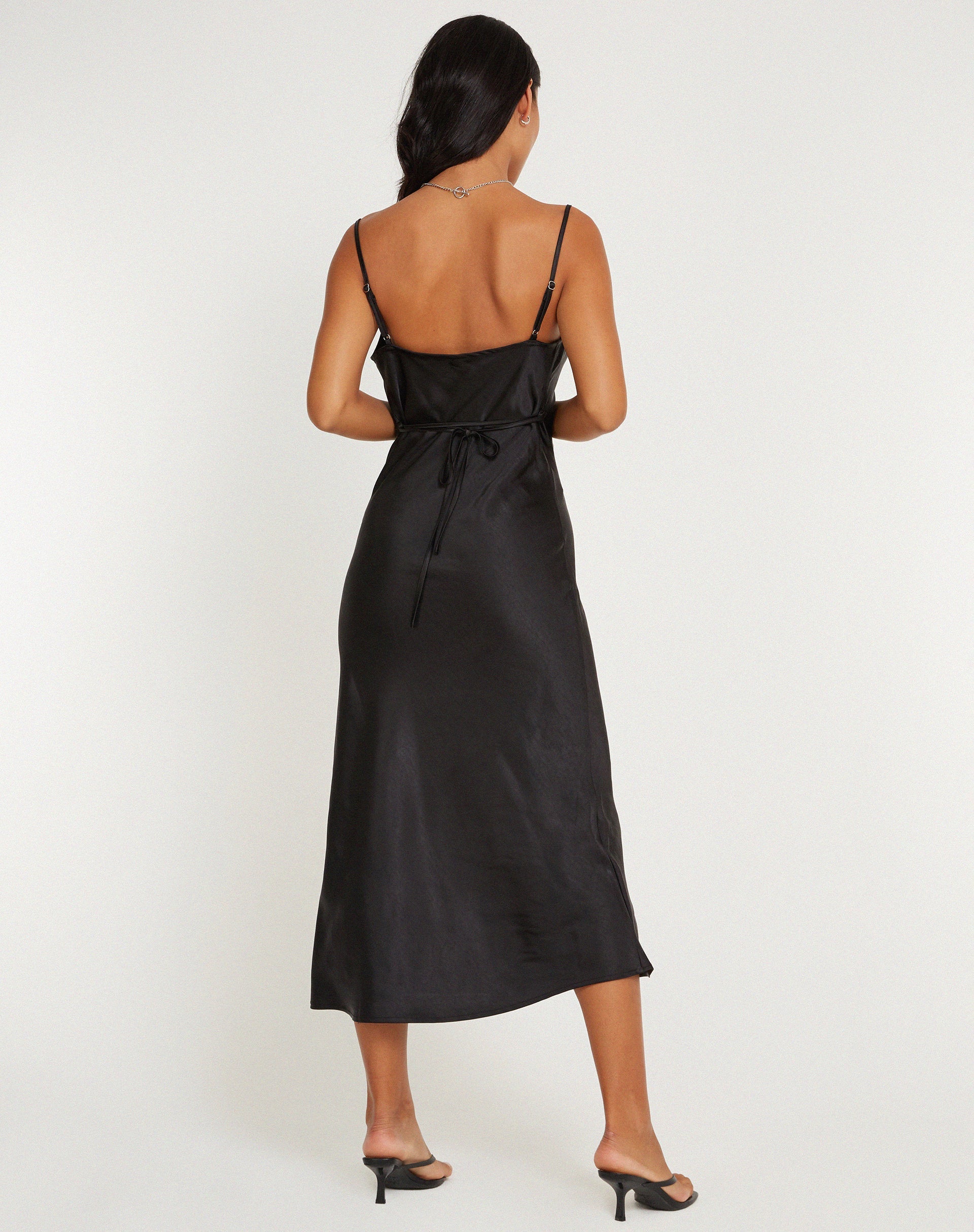 Image of Palasha Kleid aus Satin Schwarz