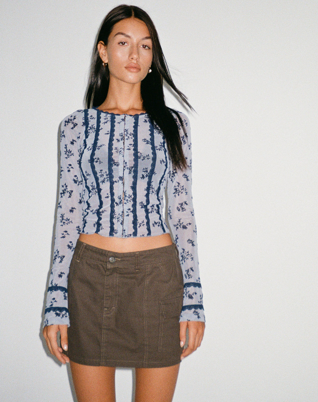 Panca Mesh Cardi in Hellblau Schwarz Botanik Beflockung