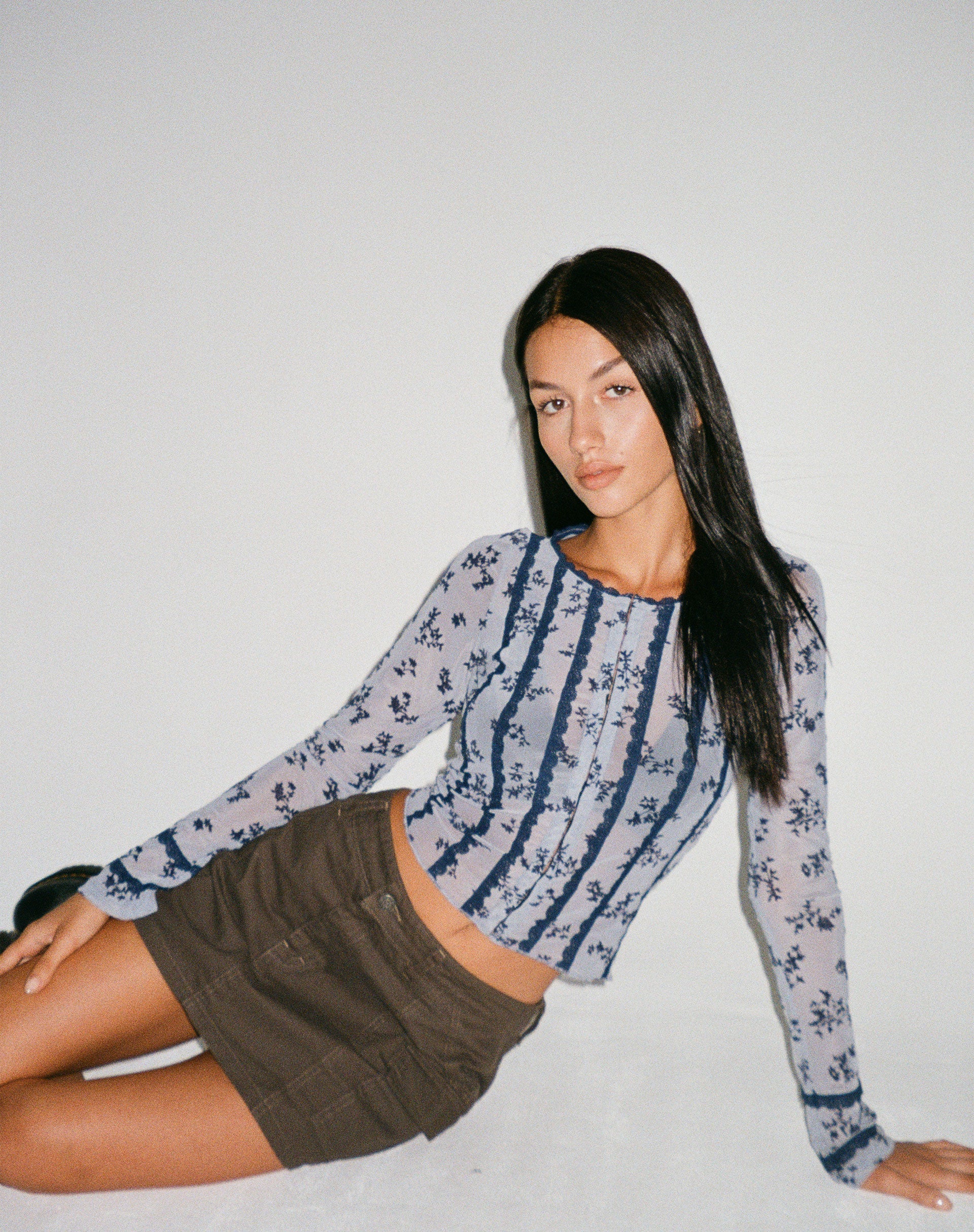 Bild von Panca Mesh Cardi in Hellblau Schwarz Botanist Flocking