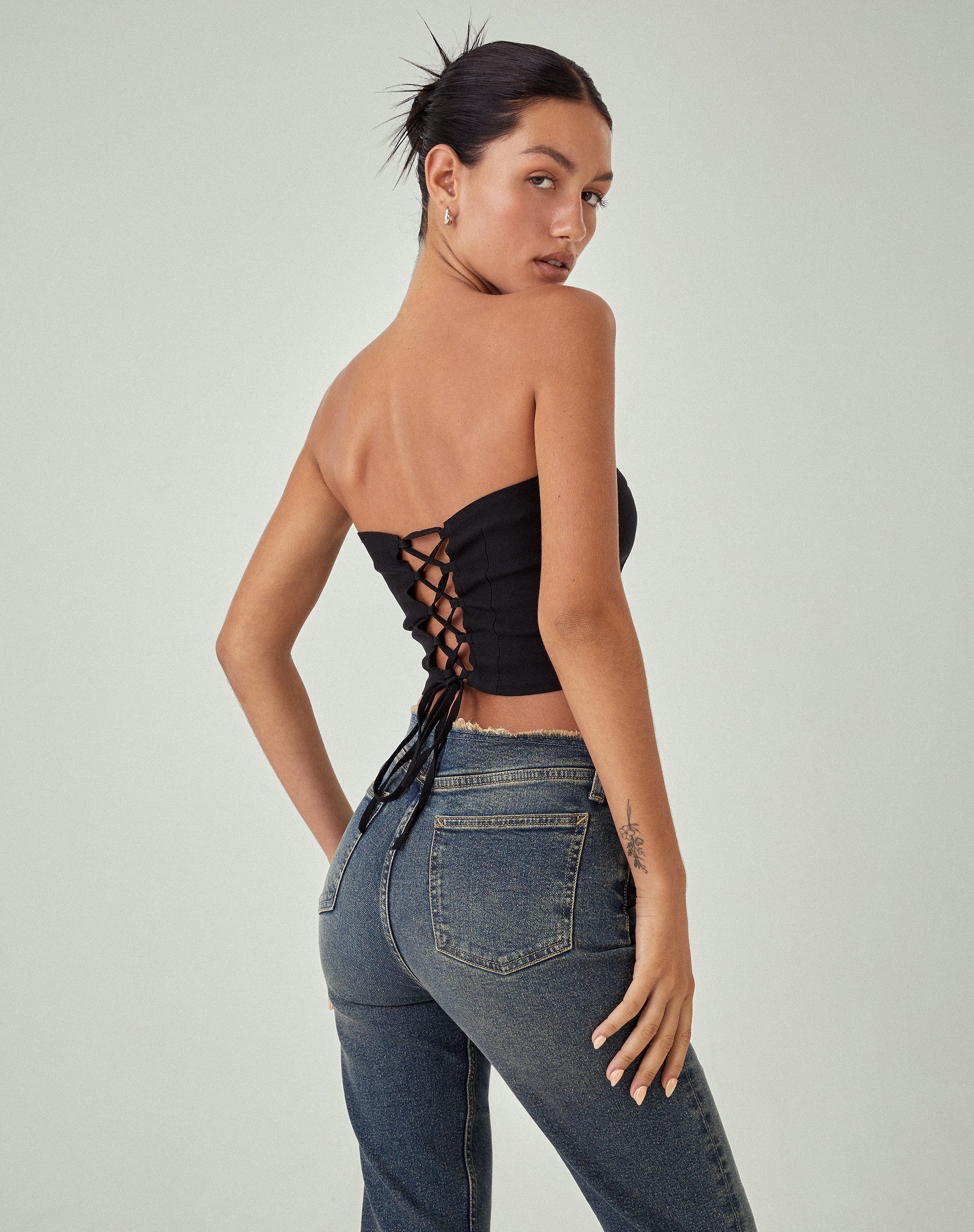 Bild von MOTEL X JACQUIE Panilka Bandeau Top in Schwarz