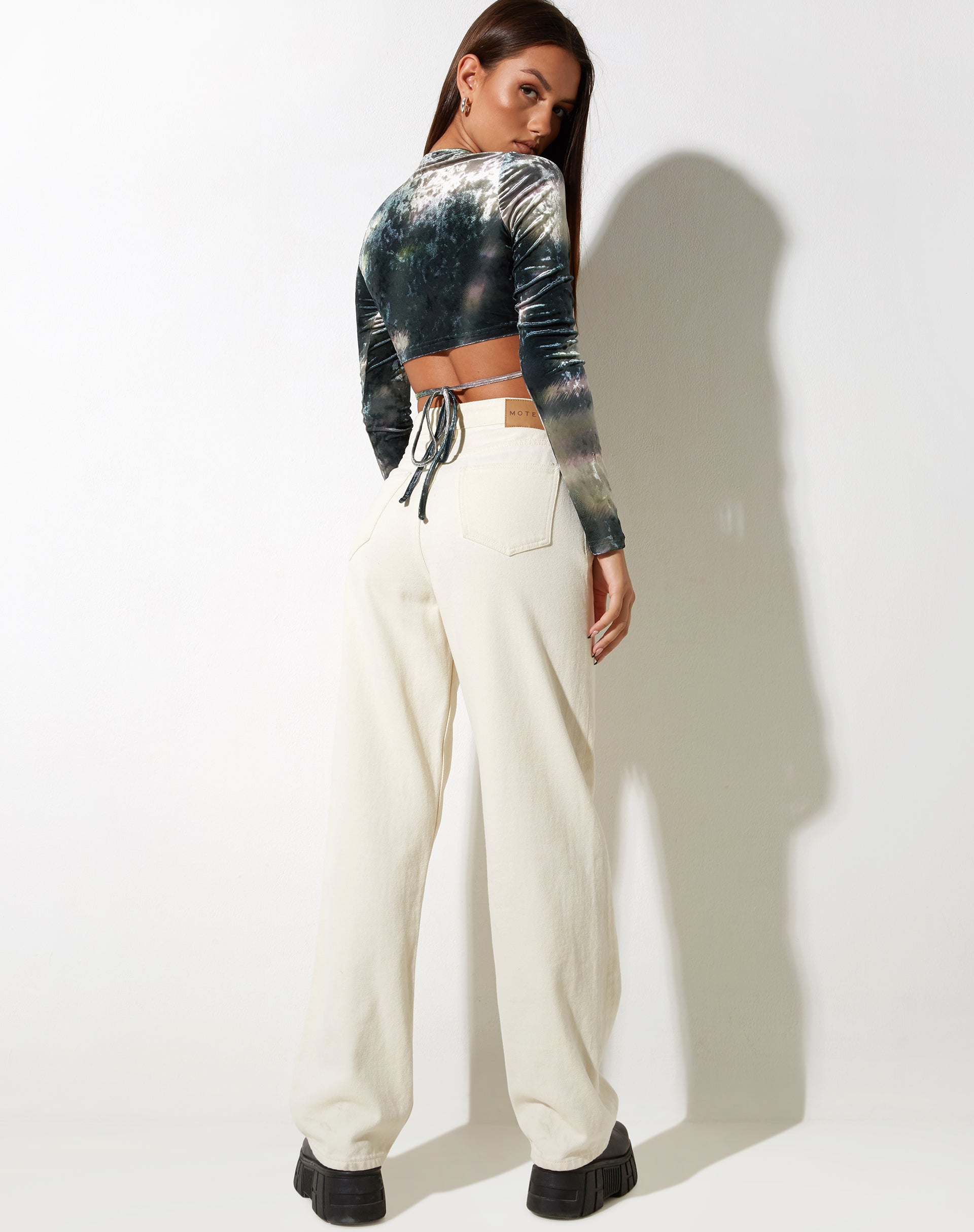 Bild von MOTEL X IRIS Stivi Crop Top in abstraktem Tarnmuster