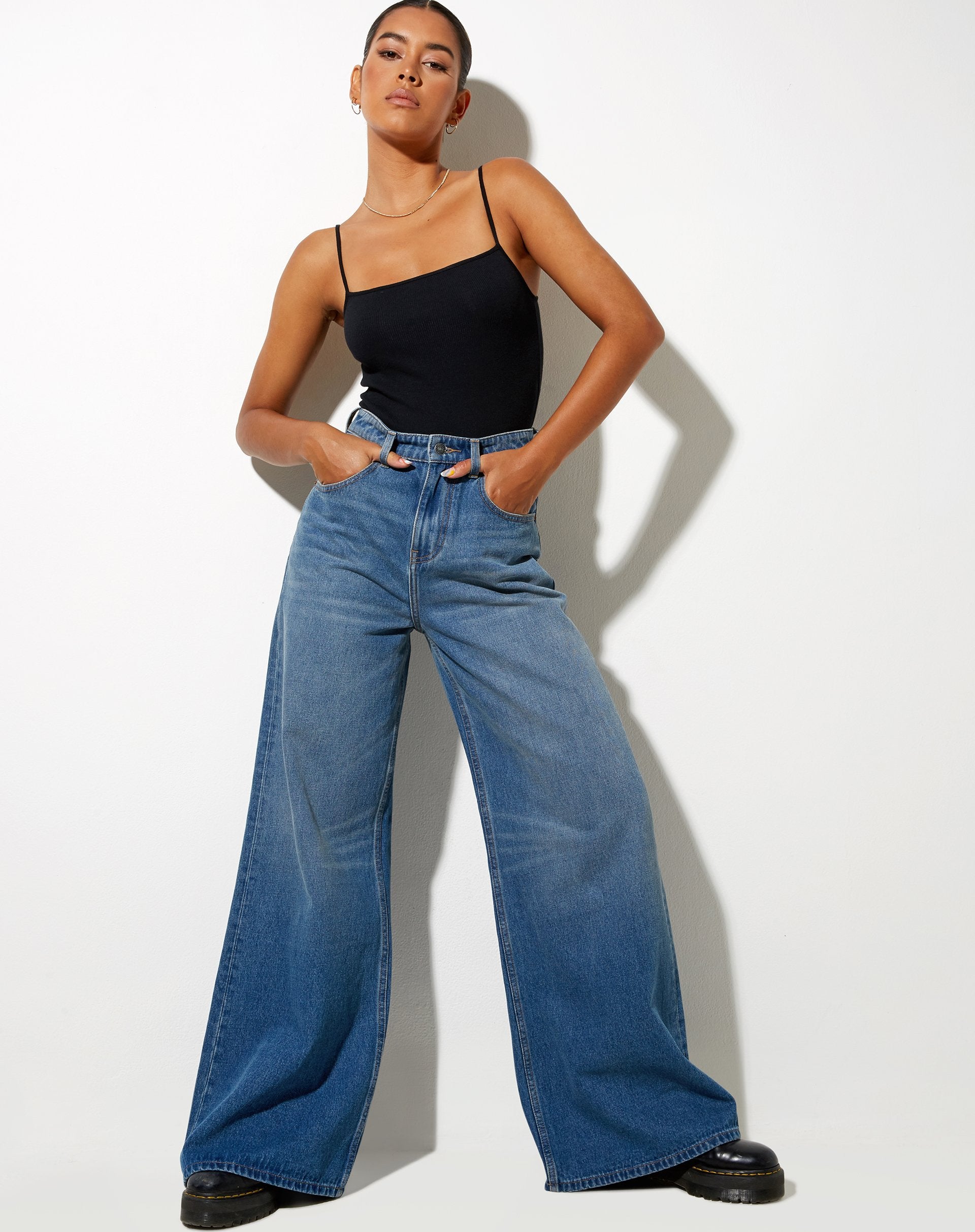 Image der Flare Parallel Jeans in mittlerer Waschung