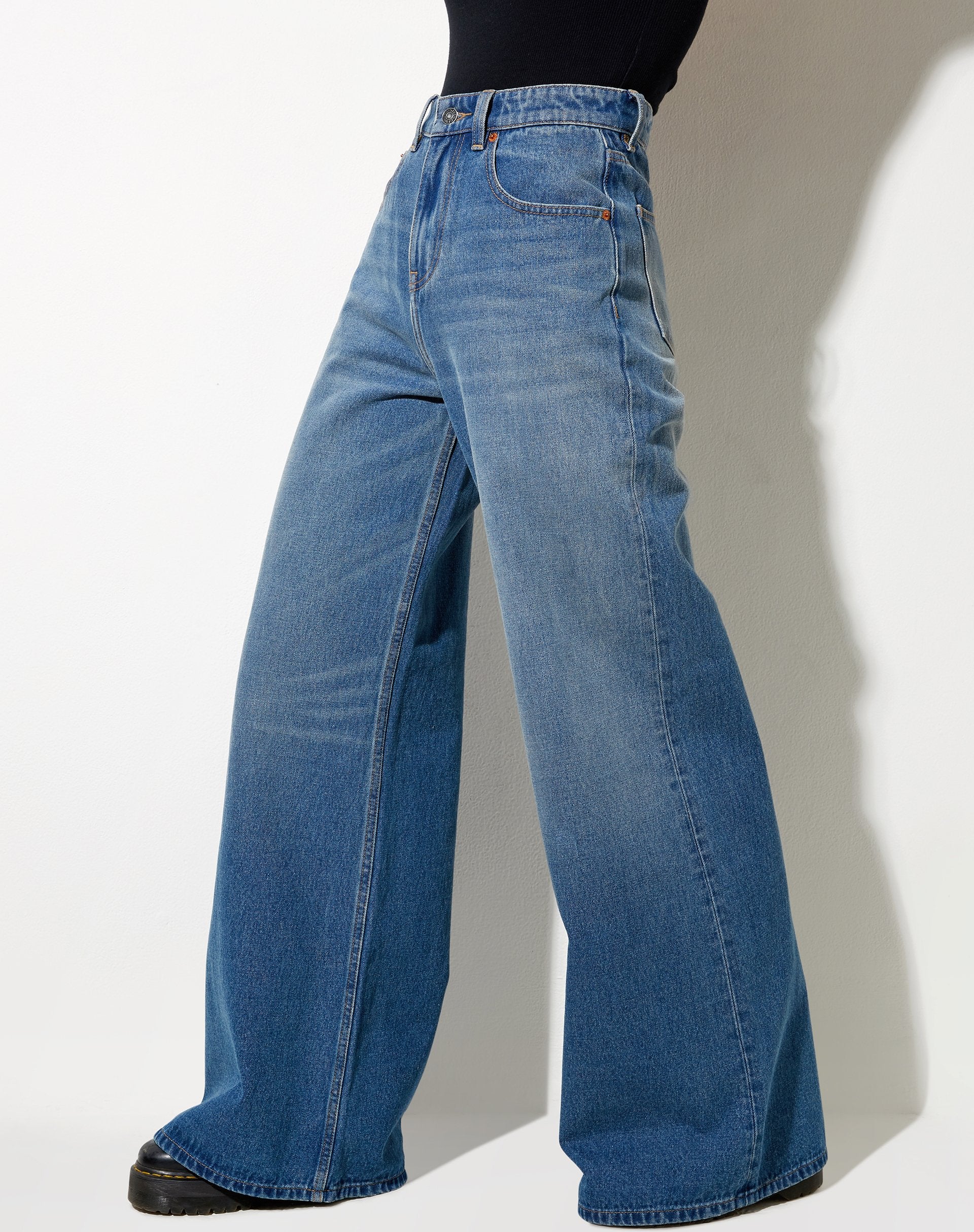 Image der Flare Parallel Jeans in mittlerer Waschung