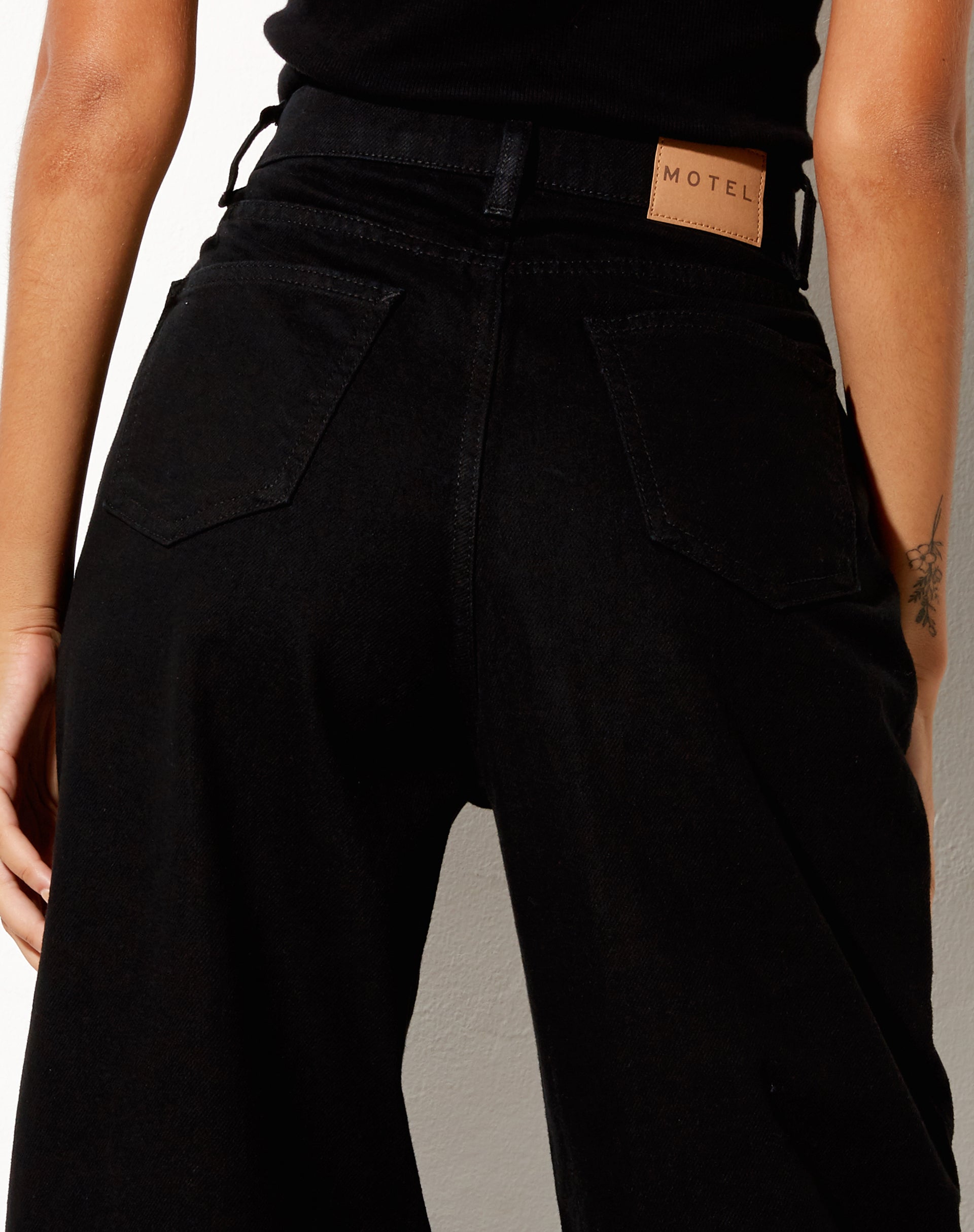 Bild von Parallel Jeans in Rinse Black Wash