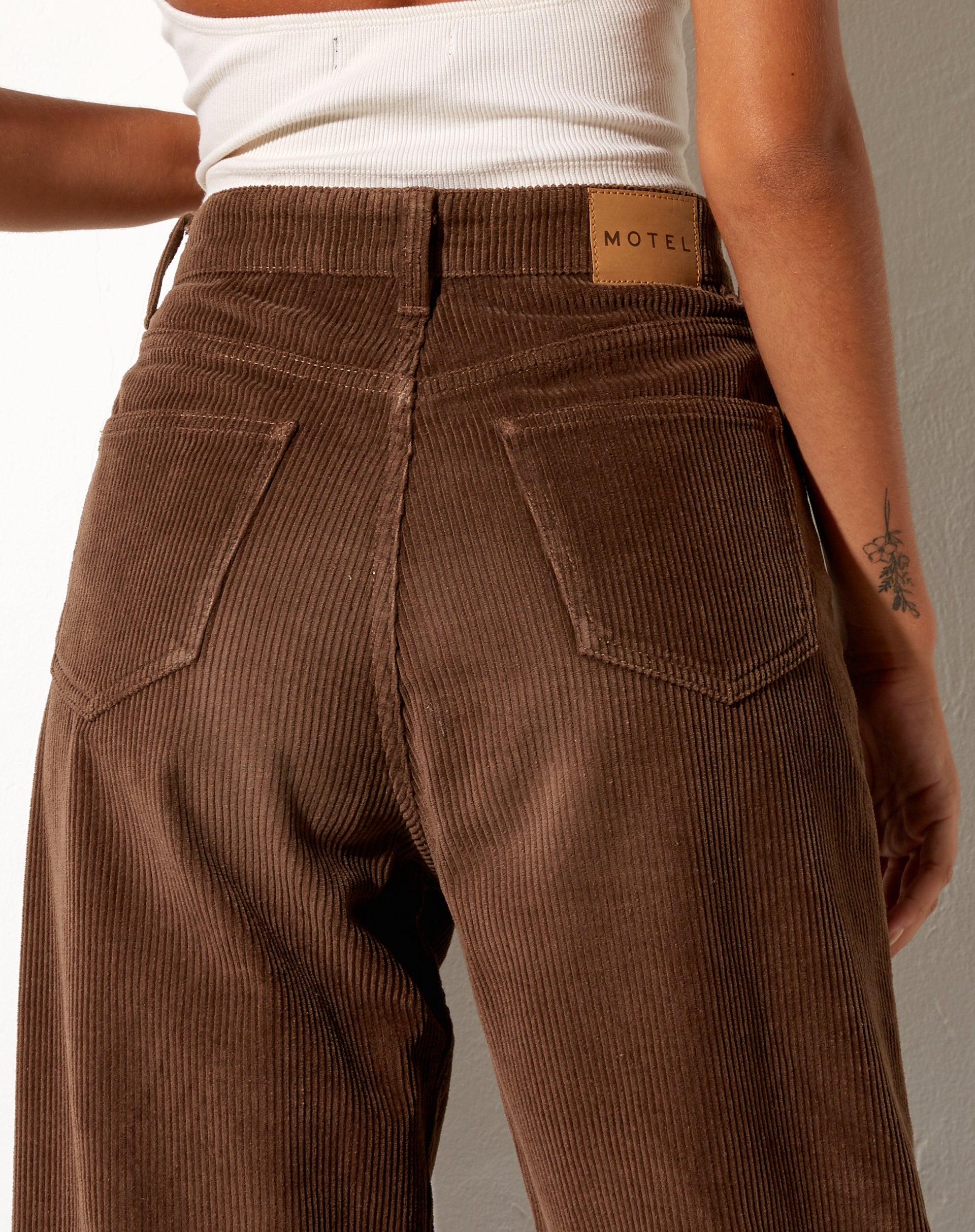 Bild von Parallel Jean in Cord Dark Chocolate