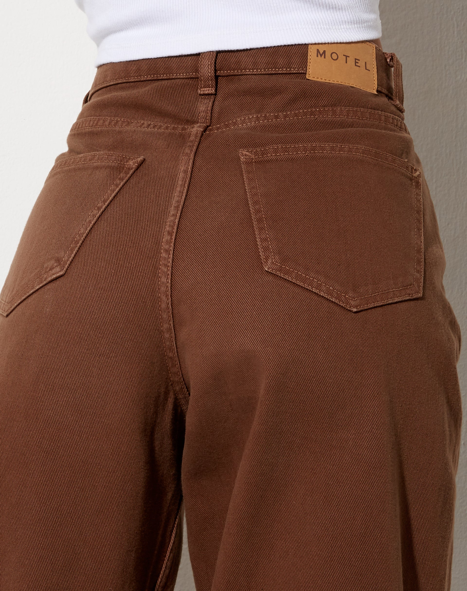 Bild von MOTEL X OLIVIA NEILL Parallel Jeans in Rich Brown
