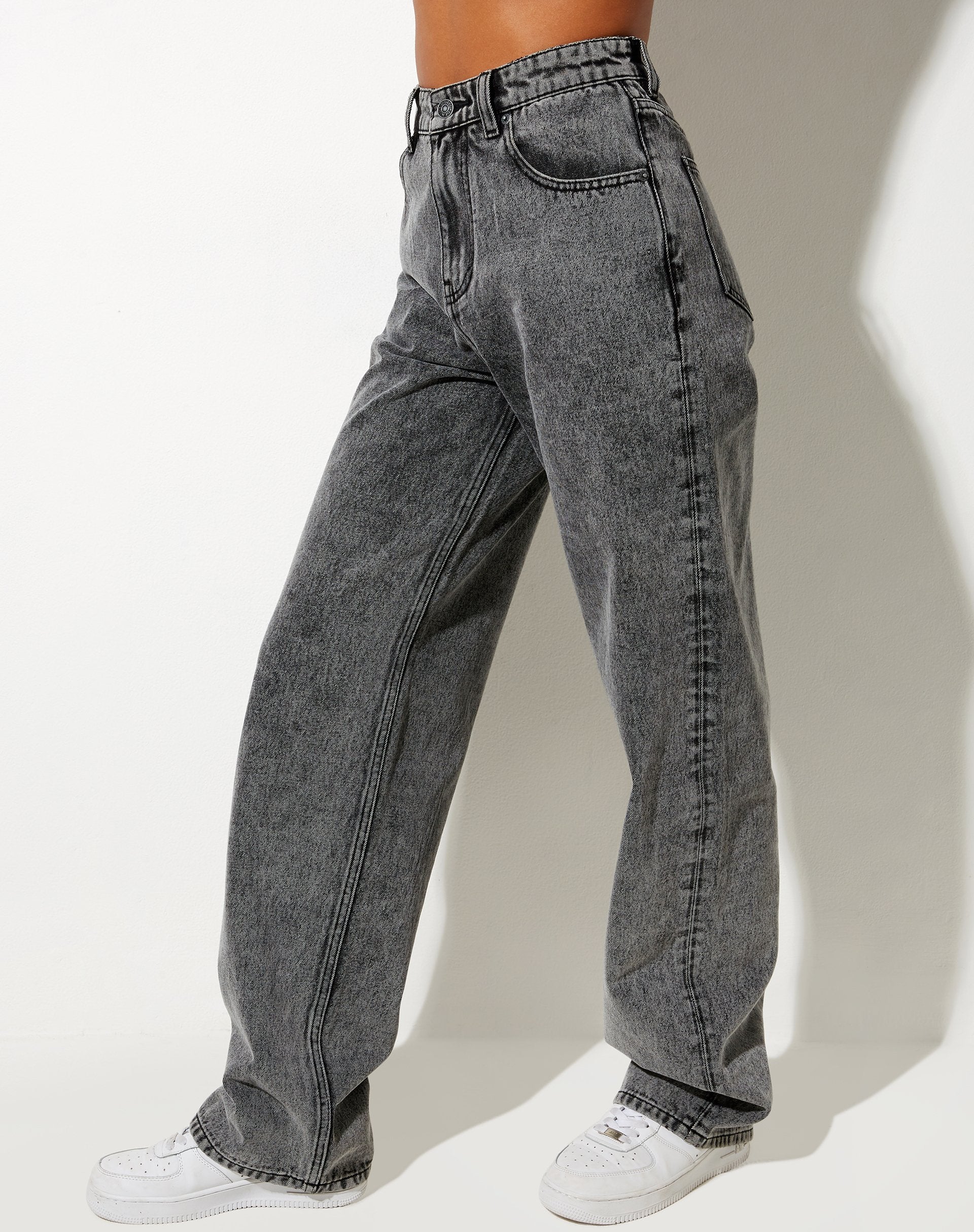 Bild von Parallel Jeans in Acid Black
