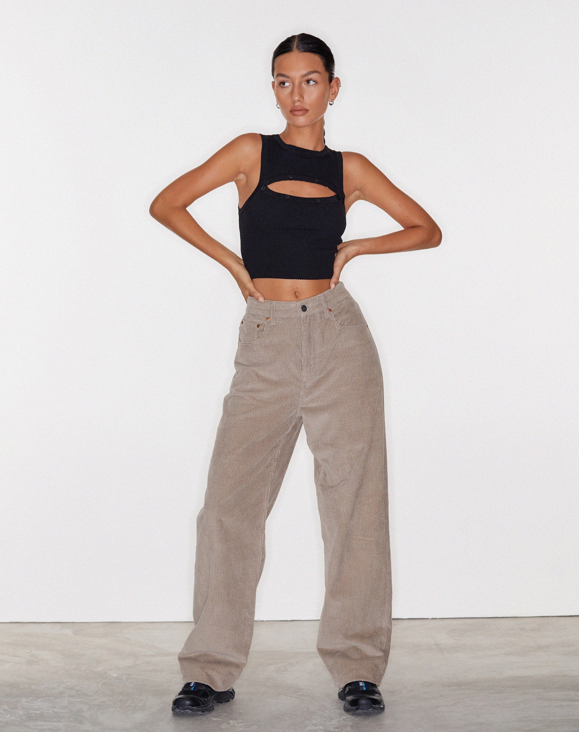 Abbildung der Parallel Jeans in Cord Smoke Grey