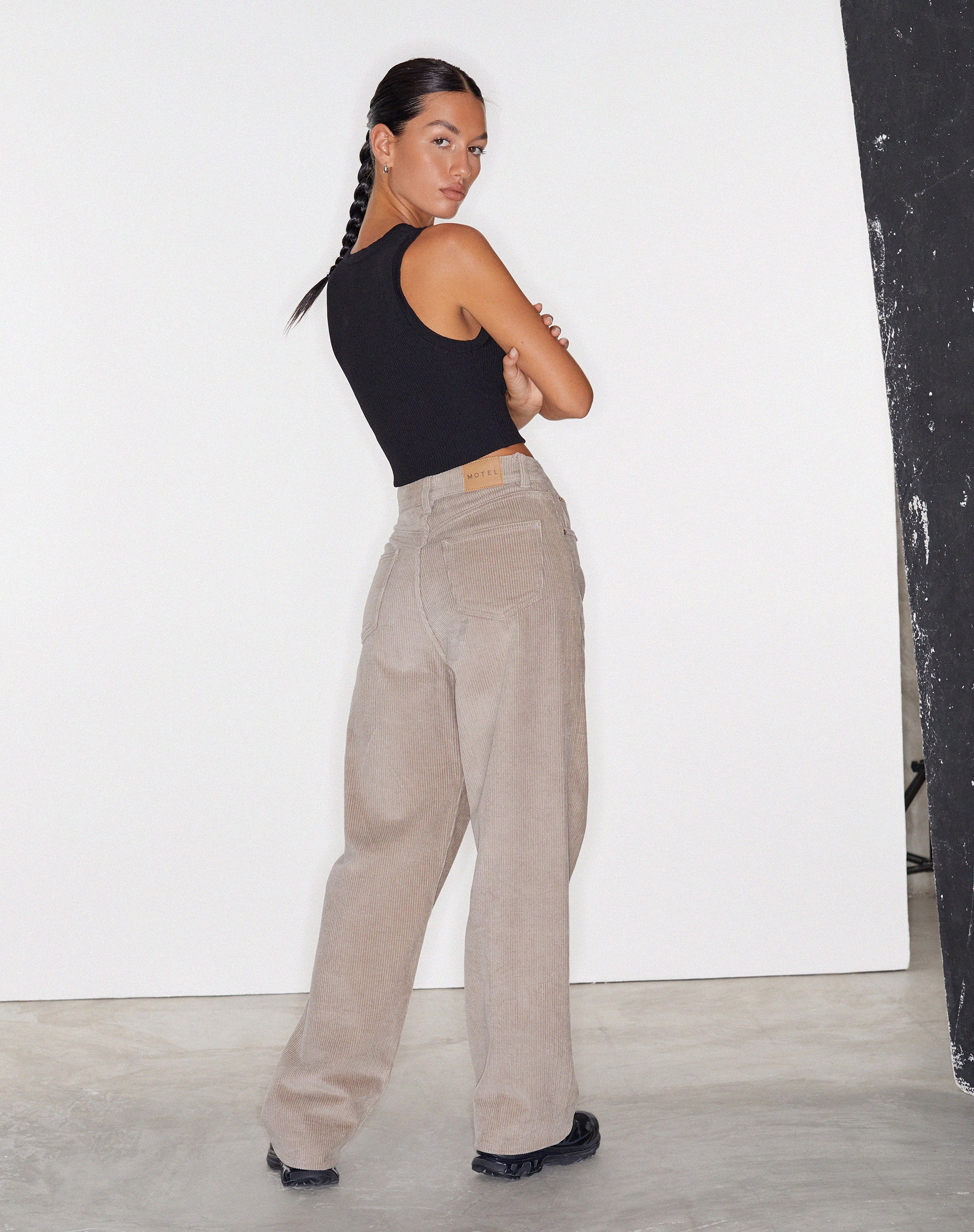 Abbildung der Parallel Jeans in Cord Smoke Grey
