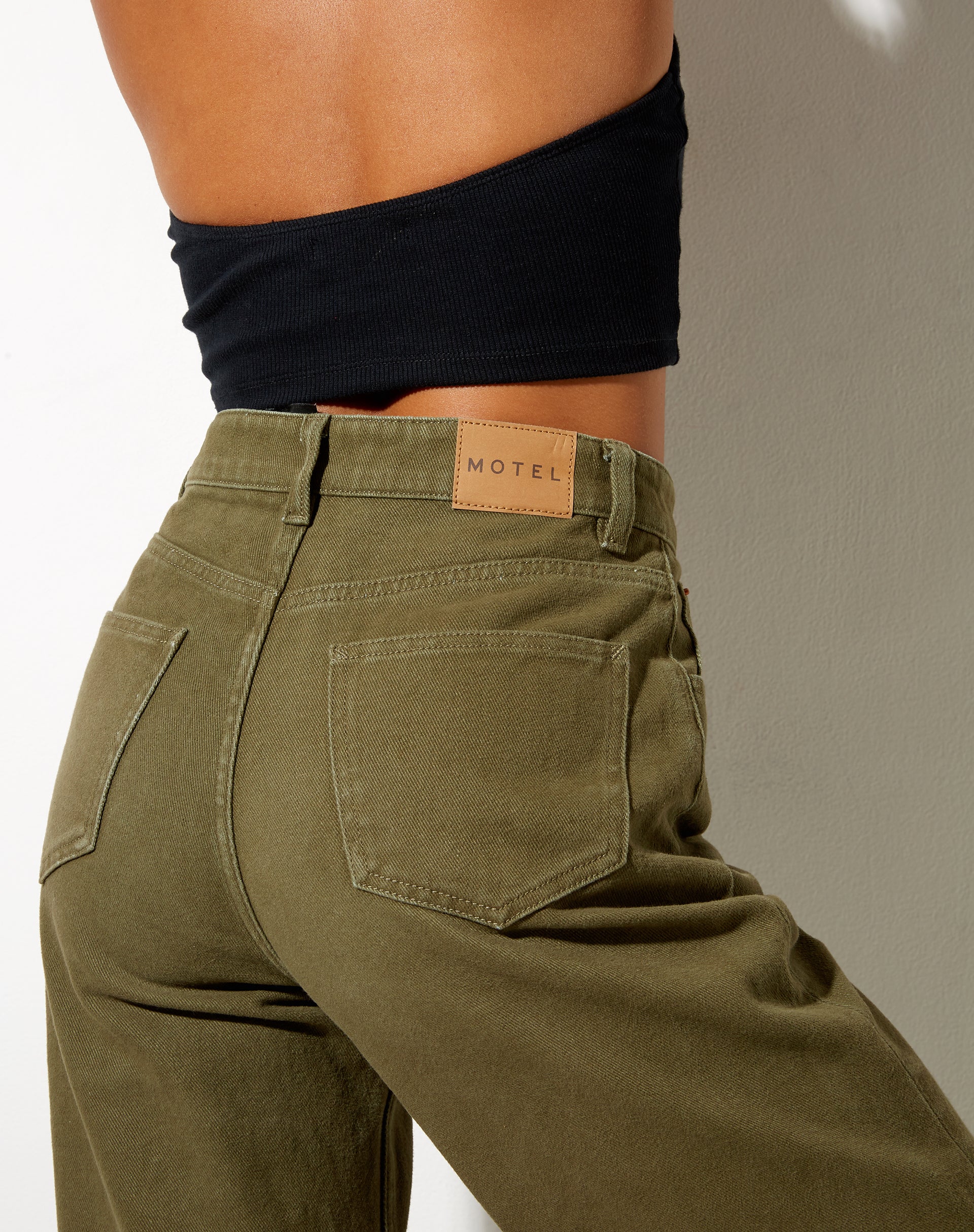 Bild von Parallel Jeans in Khaki Grün