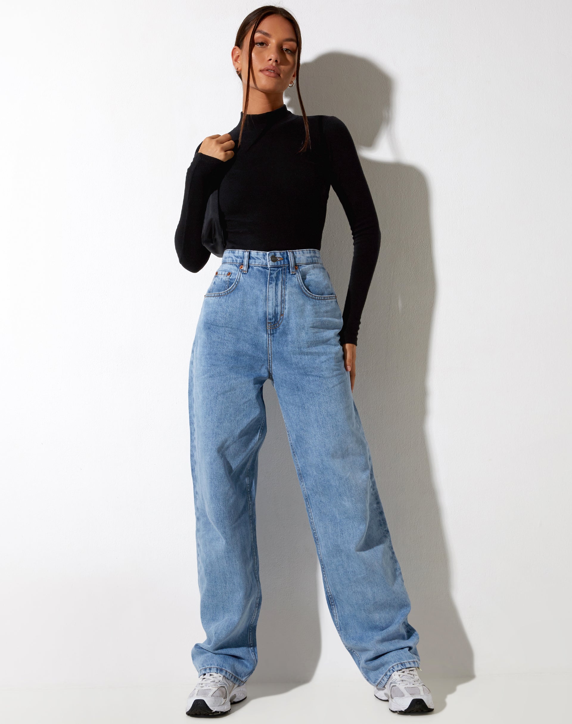 Bild von Parallel Jeans in Tonal Light Wash Blue