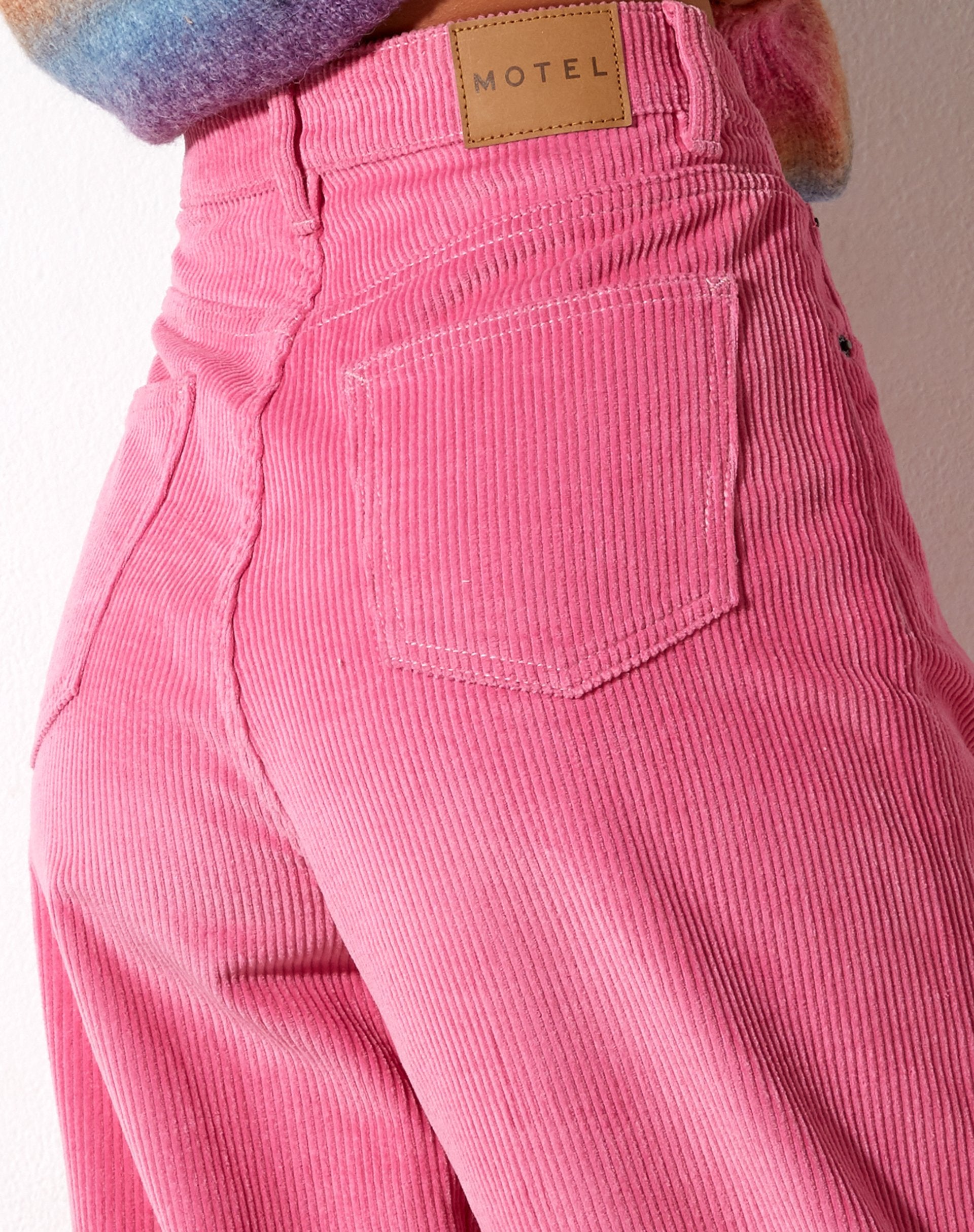 Bild der Parallel-Hose aus Cord Bubblegum Pink