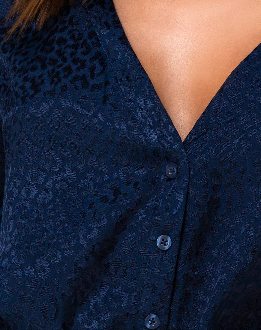 Image of Parki Top aus Satin Cheetah Navy