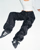Abbildung der Phil Low Waist Trouser in Schwarz mit weißer Steppnaht