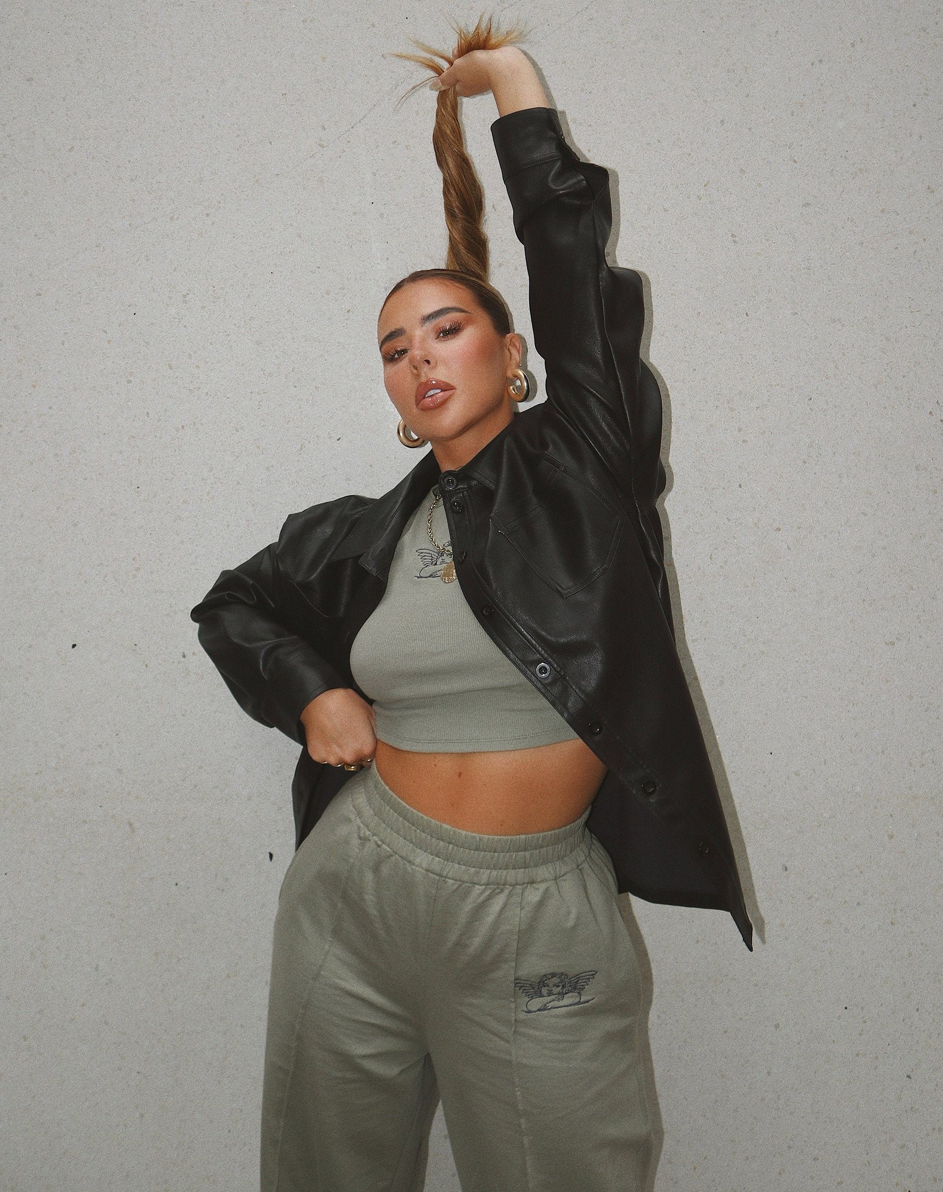 Bild von Gimon Crop Top in Rippe grau Salbei Angelo Embro