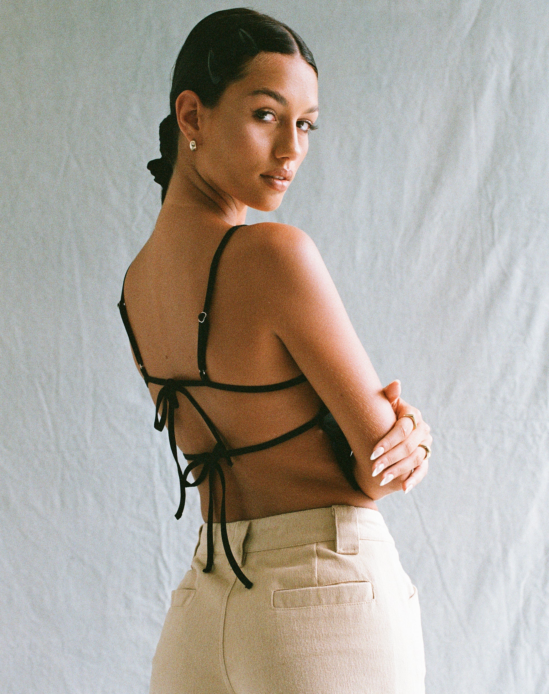 Bild von MOTEL X OLIVIA NEILL Merita Crop Top in Tailoring Schwarz