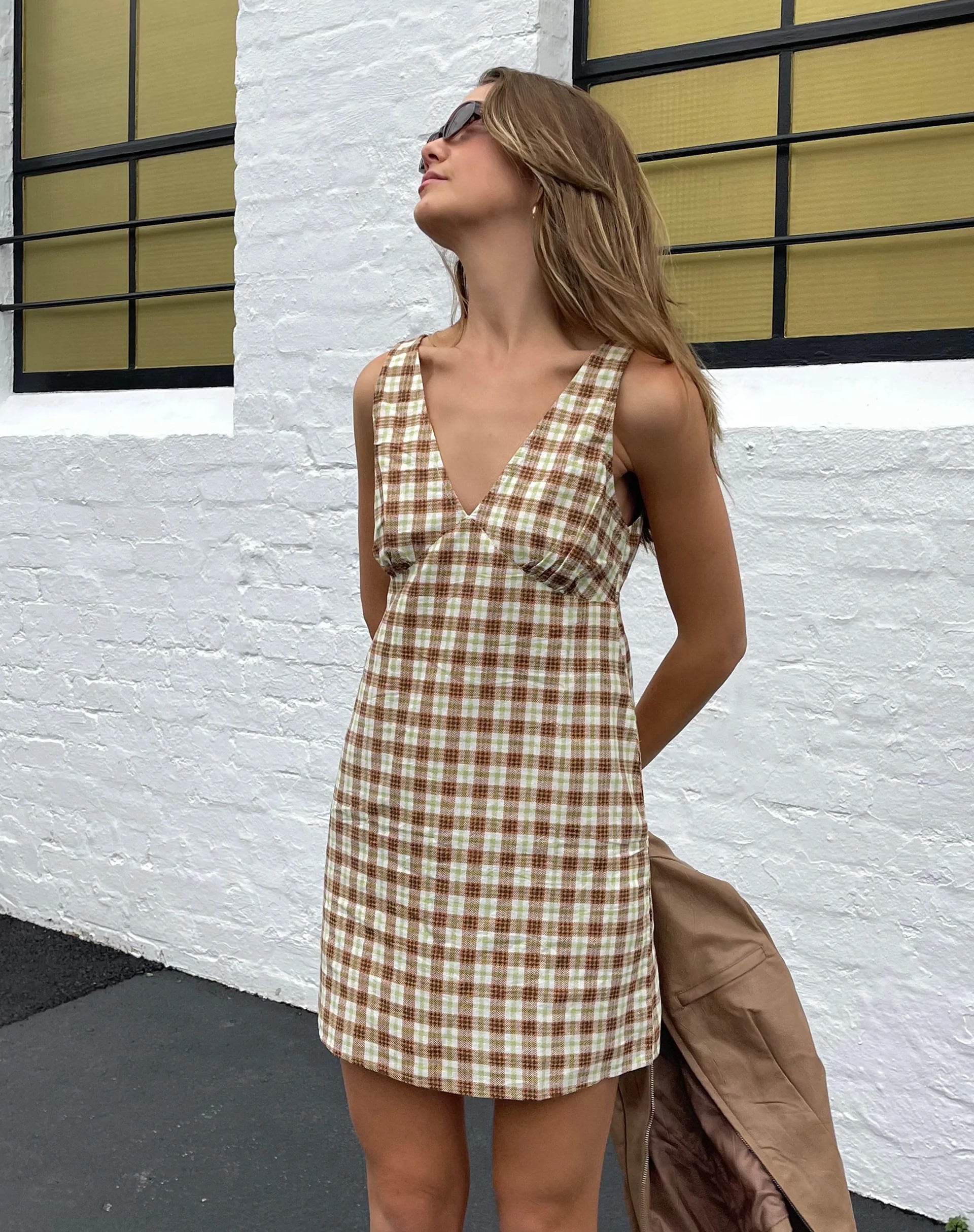 Bild von MOTEL X JACQUIE Eluned Day Dress in Gelb und Braun Check