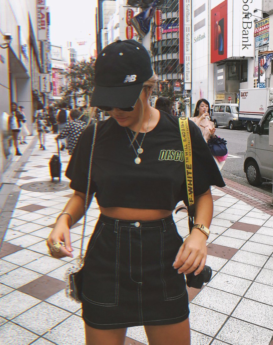 Schwarzes Super Cropped Tee mit Disco-Embro