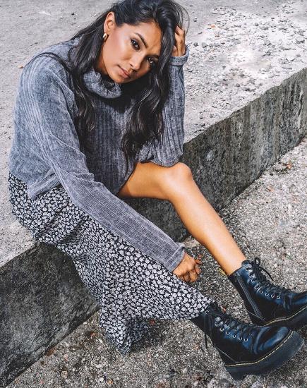Bild von Shayk Maxirock in Ditsy Rose Schwarz