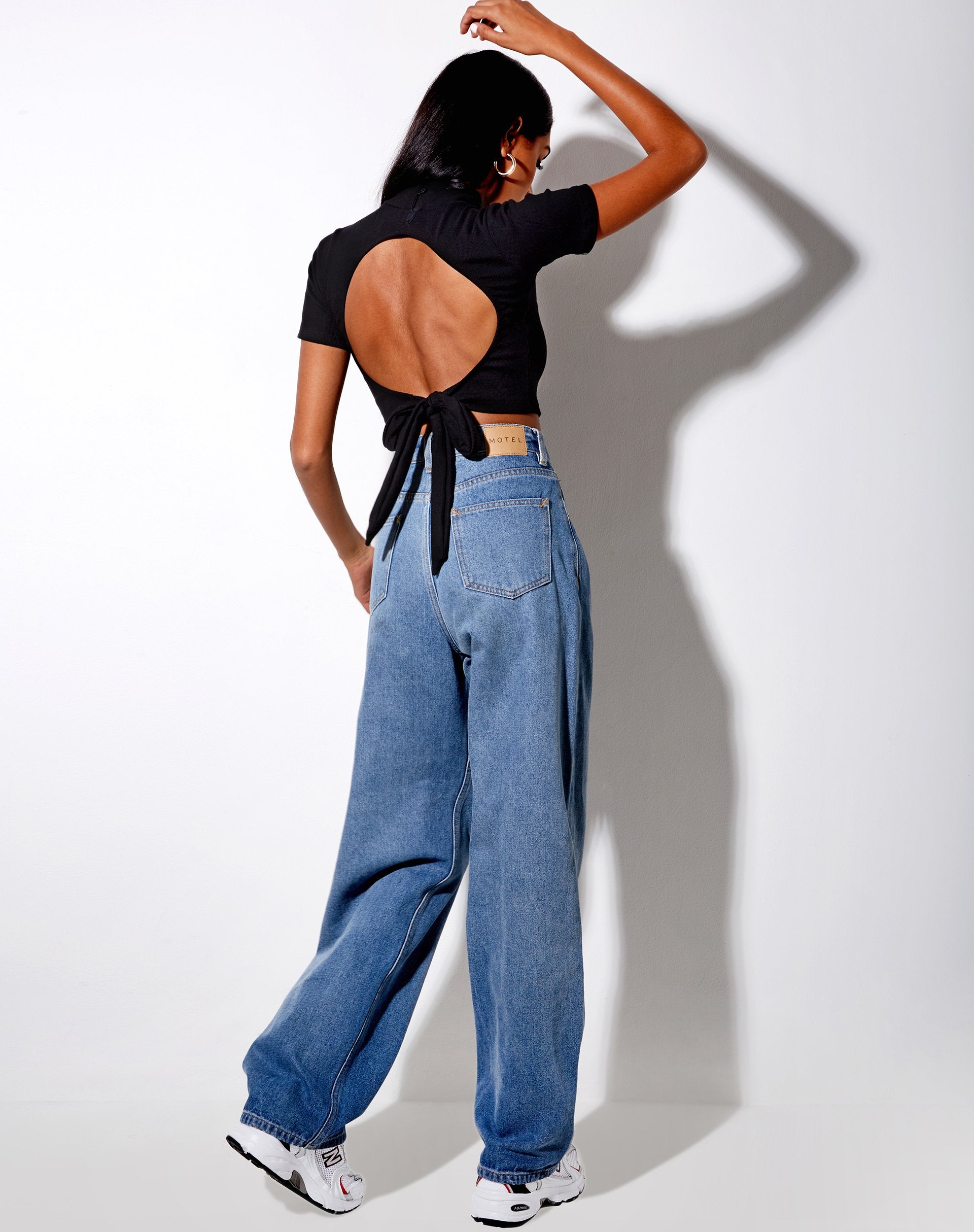 Bild von Que Crop Top in Rippe Schwarz
