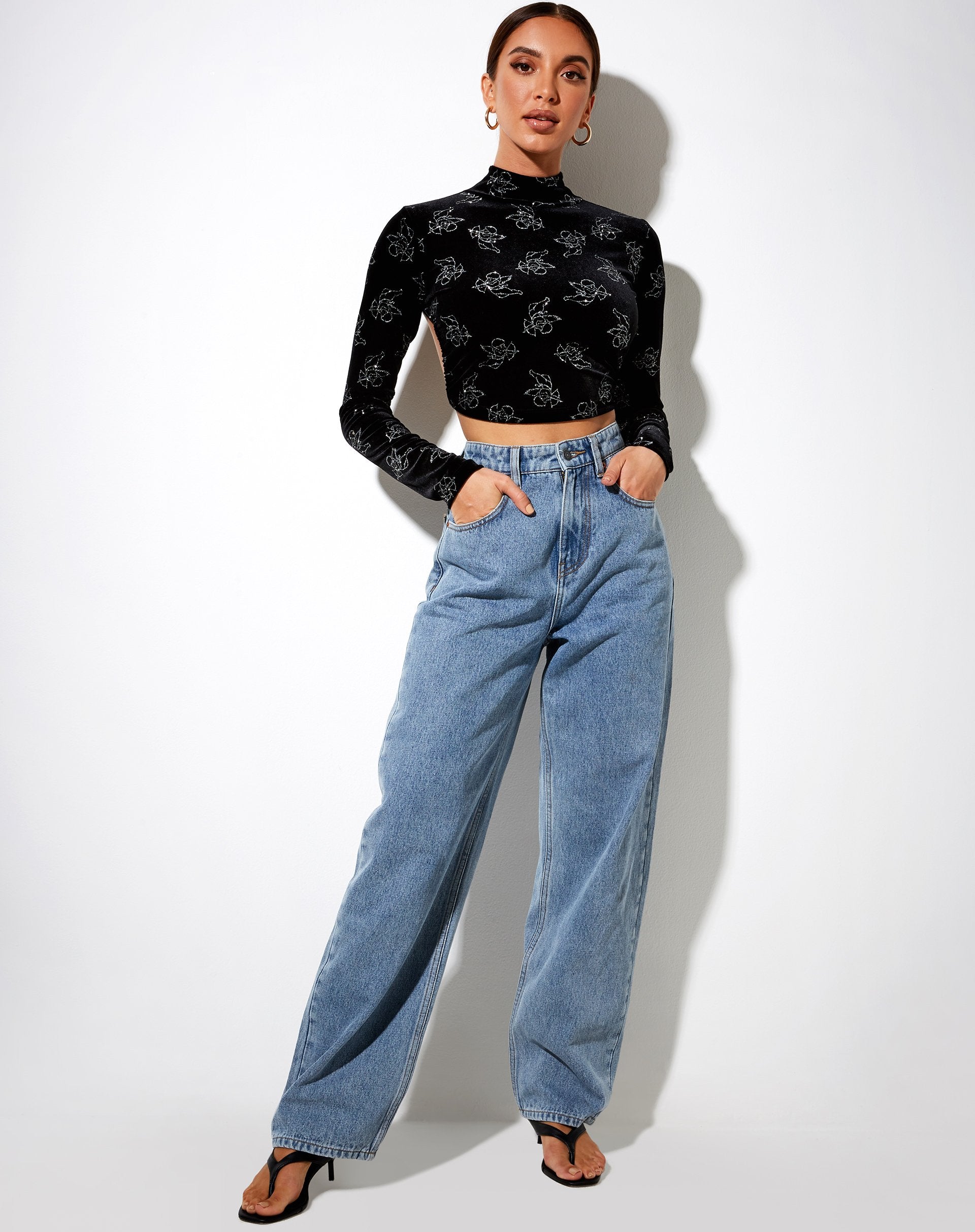 Bild von Quelia Crop Top in Schwarz Cupid Stamp Silber