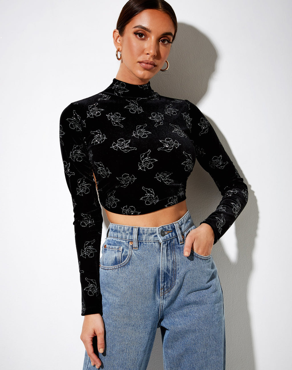 Quelia Crop Top in Schwarz Cupid Stamp Silber