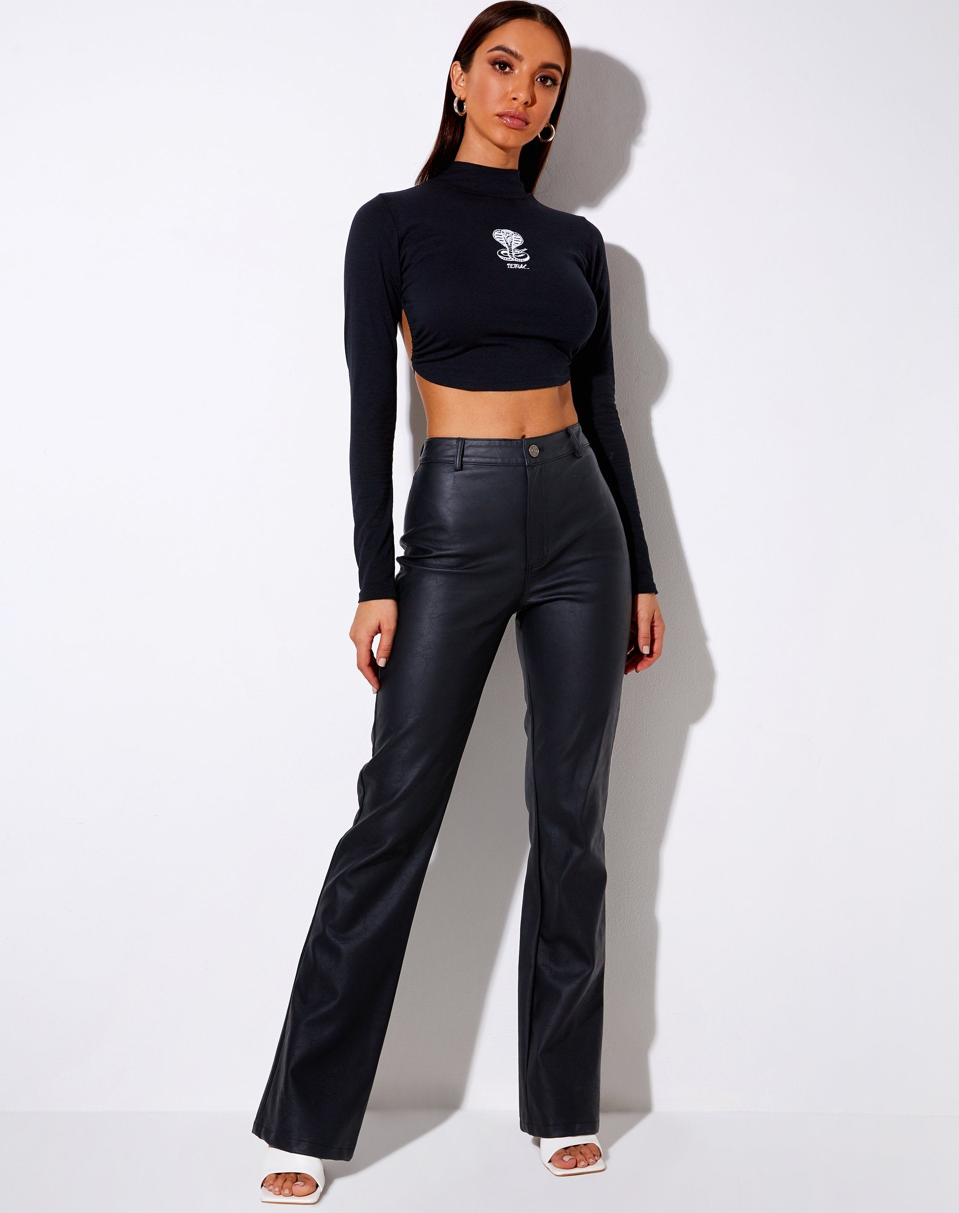 Bild von Quelia Crop Top in Schwarz Cobra Lethal Embro