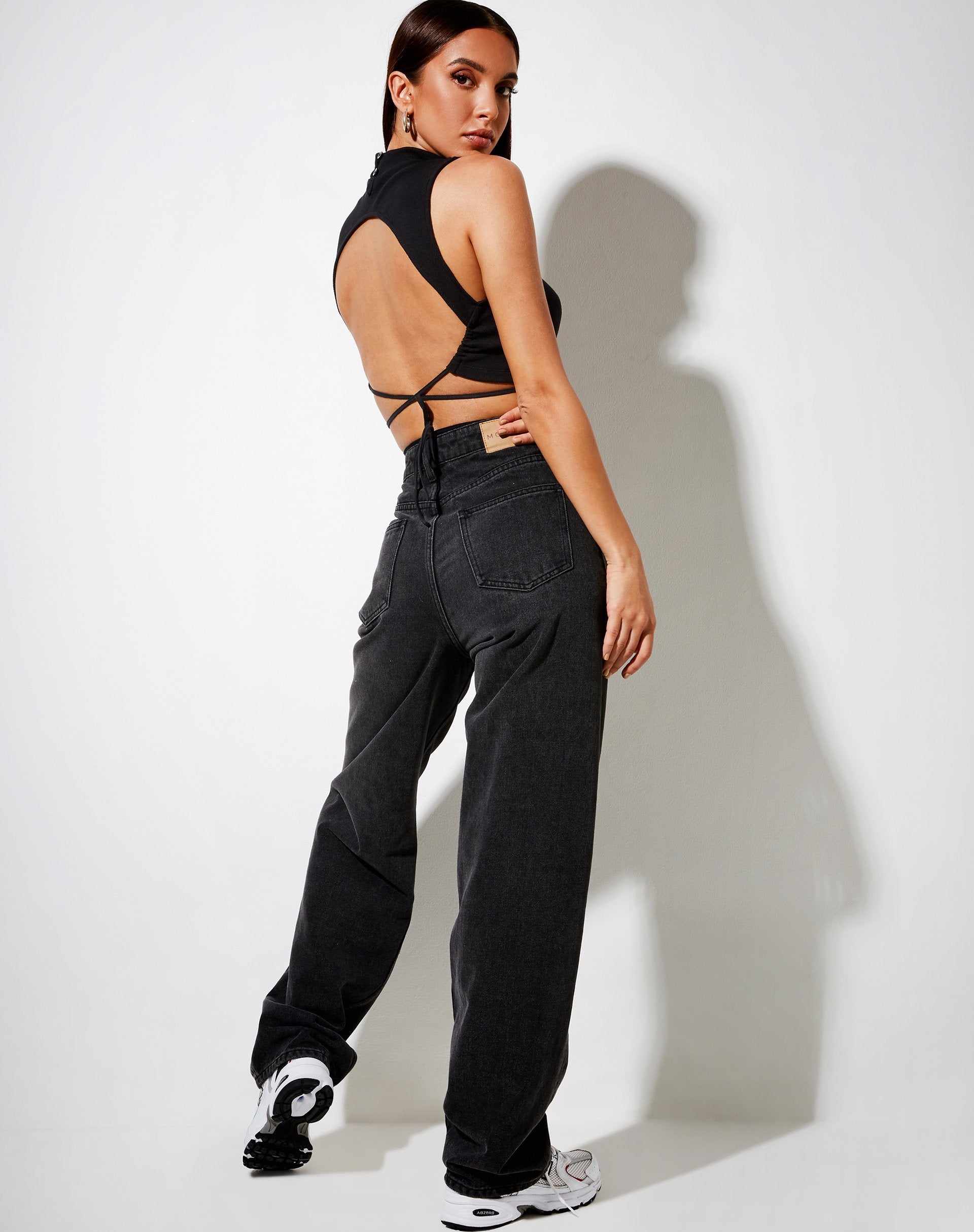 Bild von Quera Crop Top in Rippe Schwarz Angelic Embro