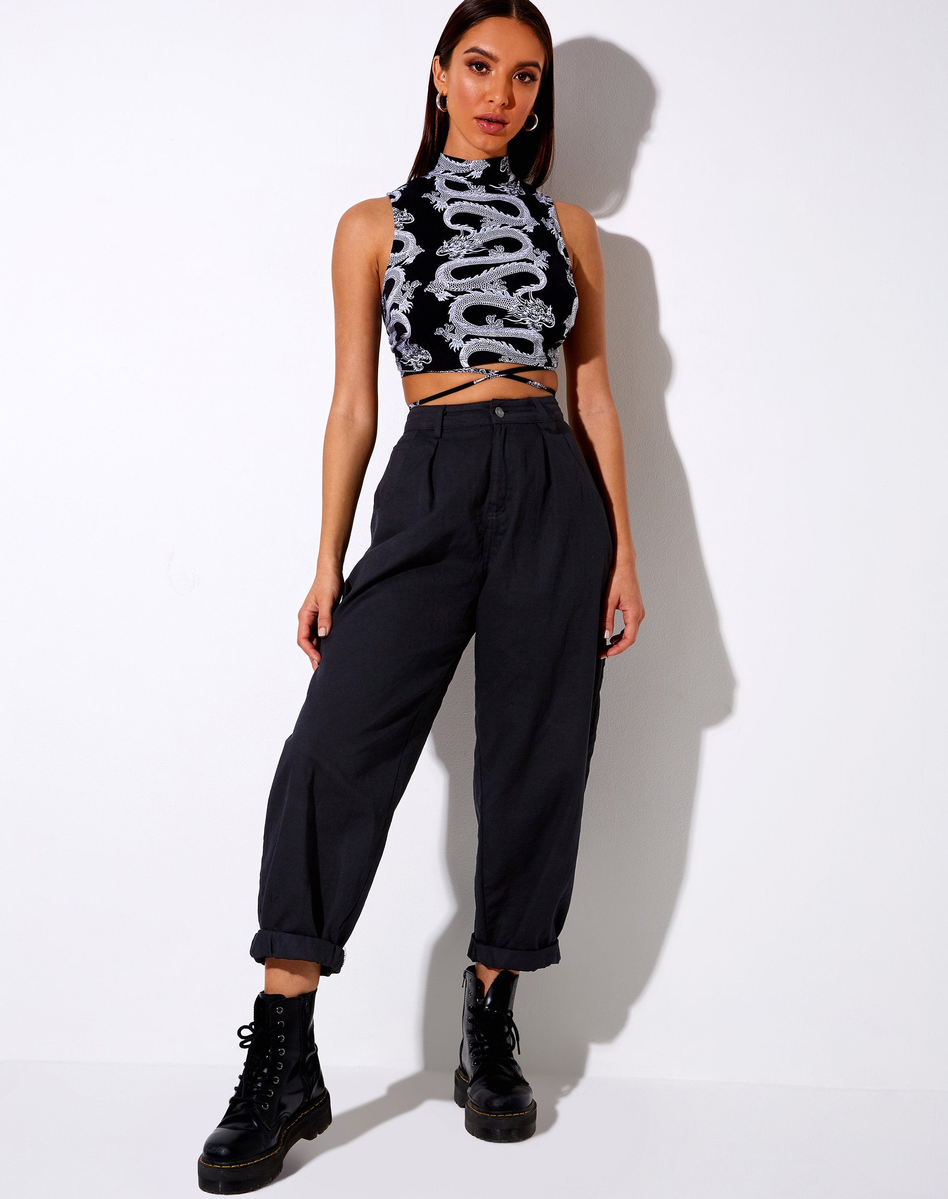 Bild von Quera Crop Top in Dragon Rope Schwarz Platzierung