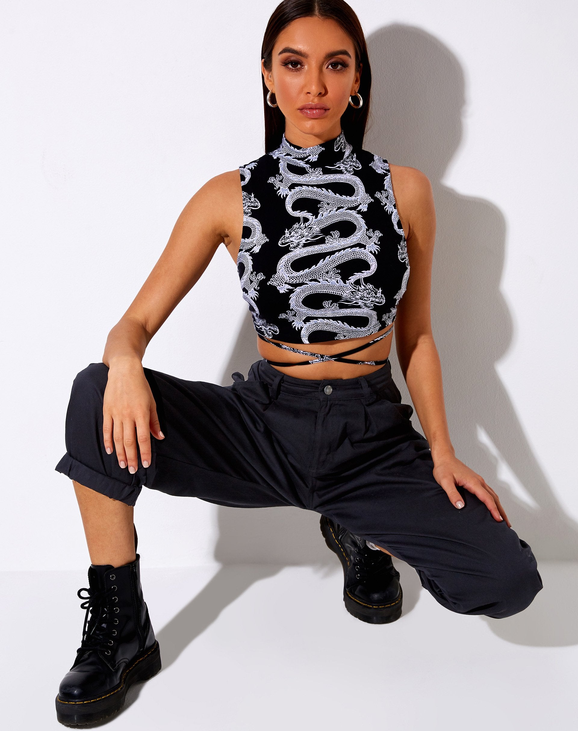 Bild von Quera Crop Top in Dragon Rope Schwarz Platzierung