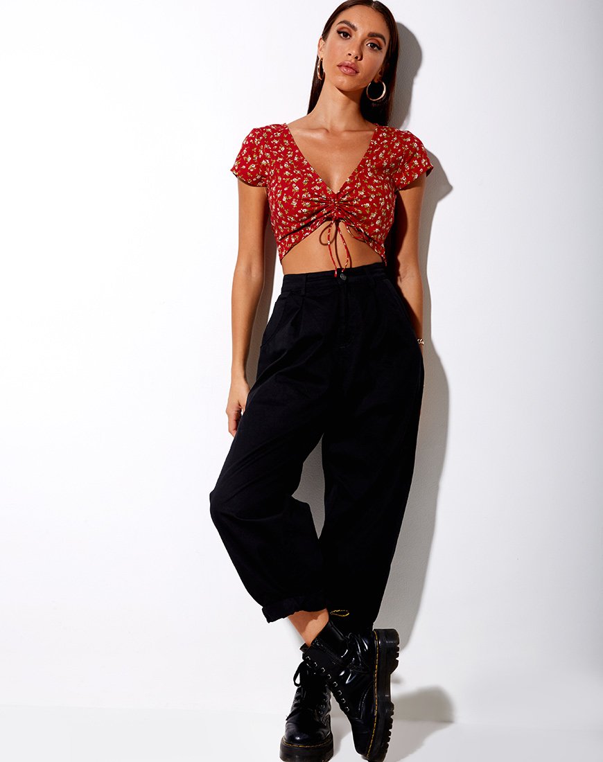 Bild von Raeto Crop Top in Falling For You Floral Rot