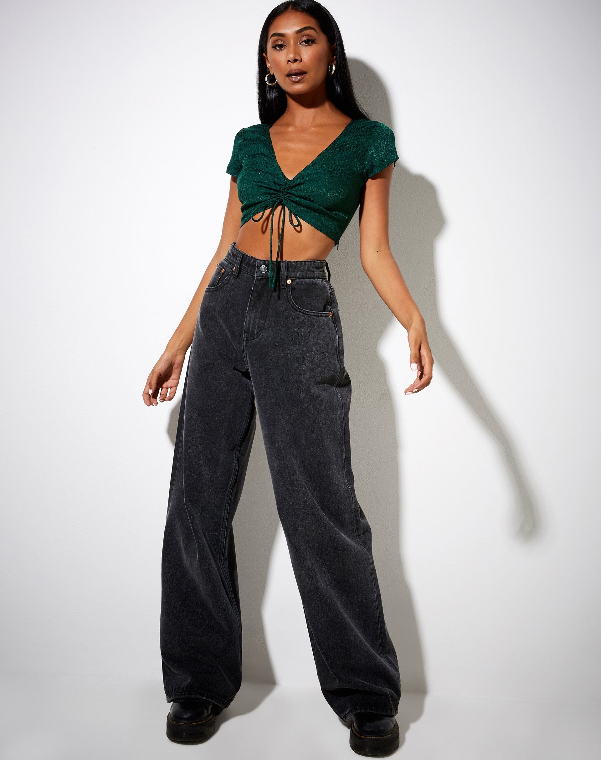 Image of Raeto Crop Top aus Satin Gepard Waldgrün