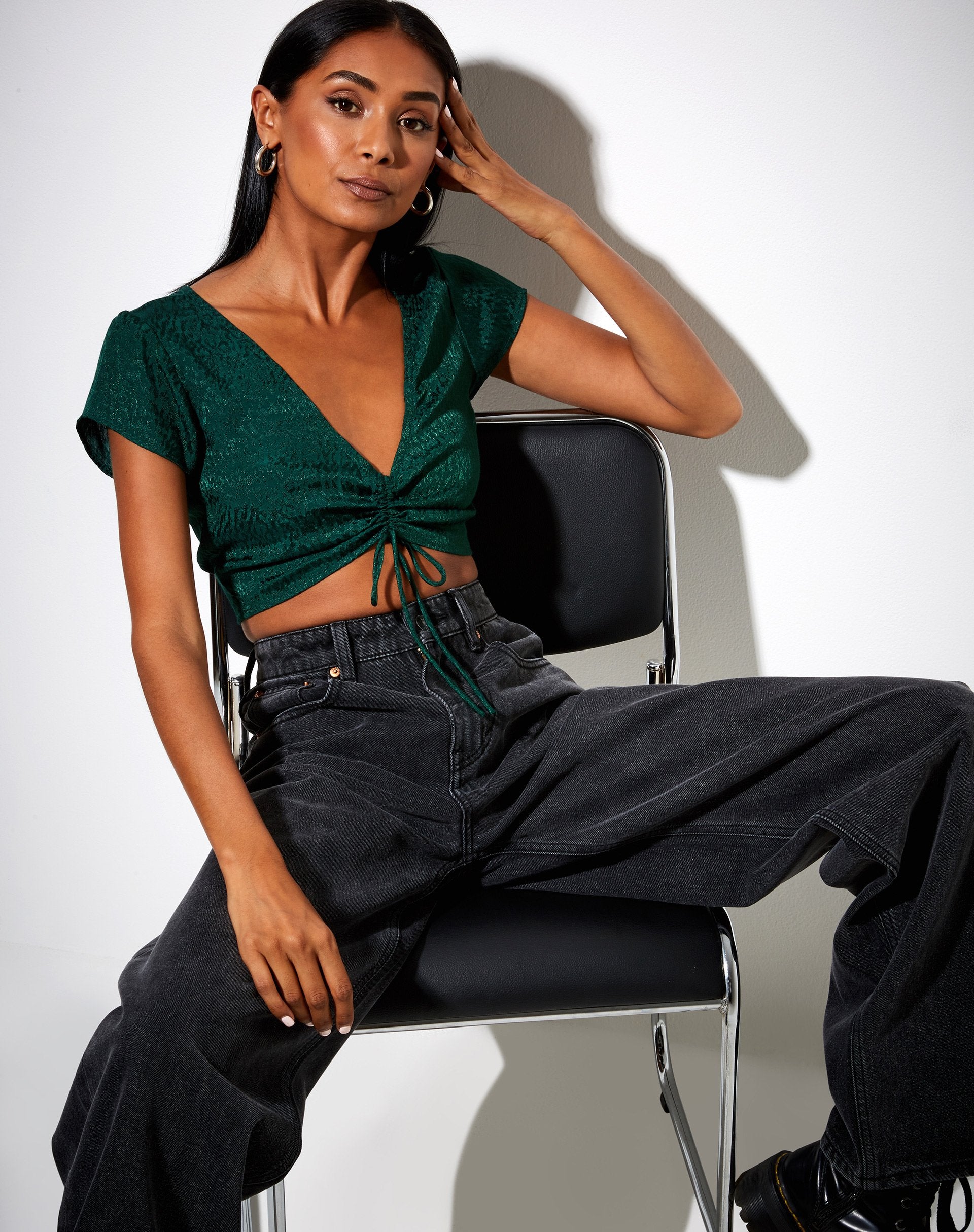 Image of Raeto Crop Top aus Satin Gepard Waldgrün