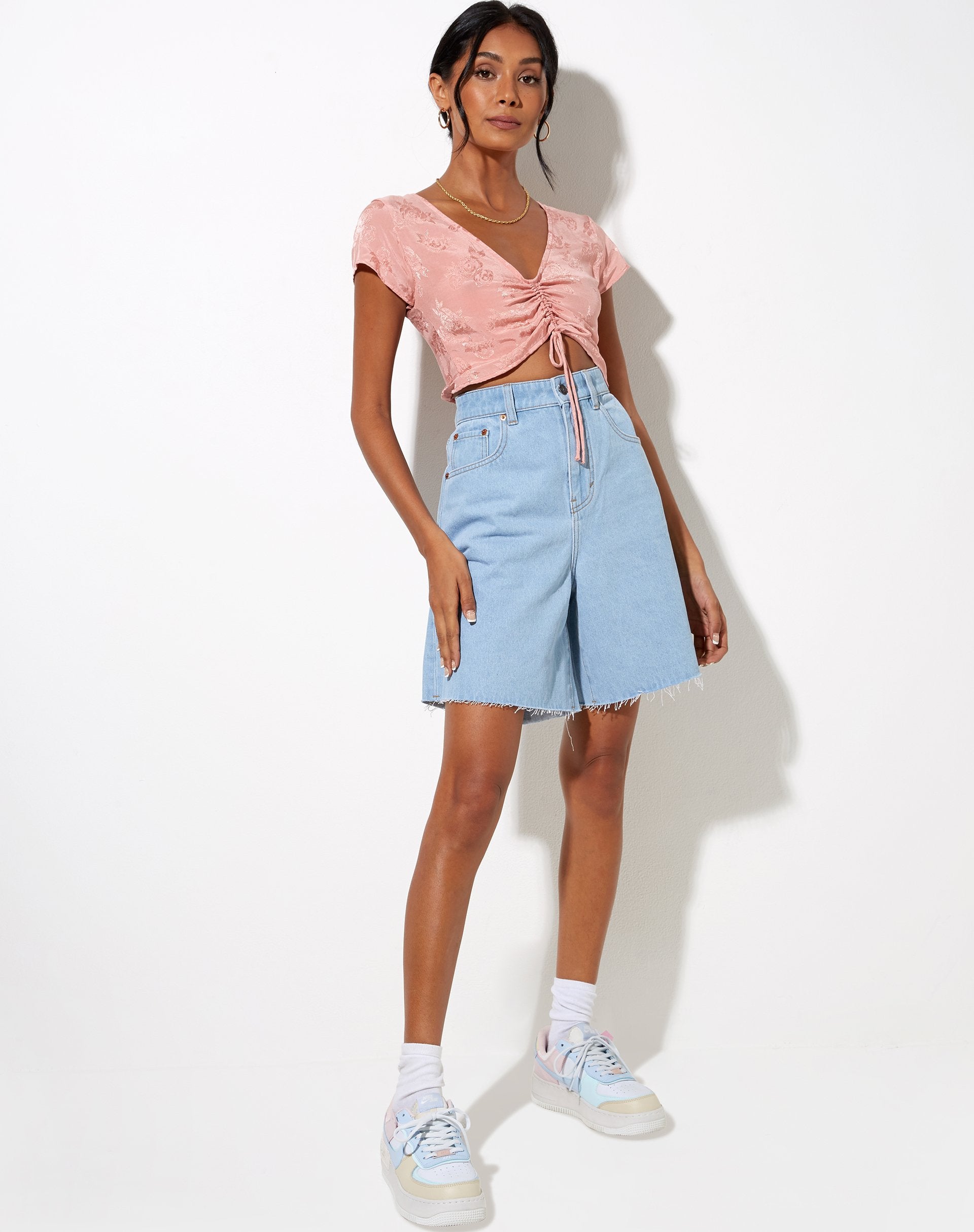 Bild von Raeto Crop Top in Satin Rose Coral Blush