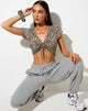 Image of Raeto Crop Top in Spring Fling Floral Schwarz