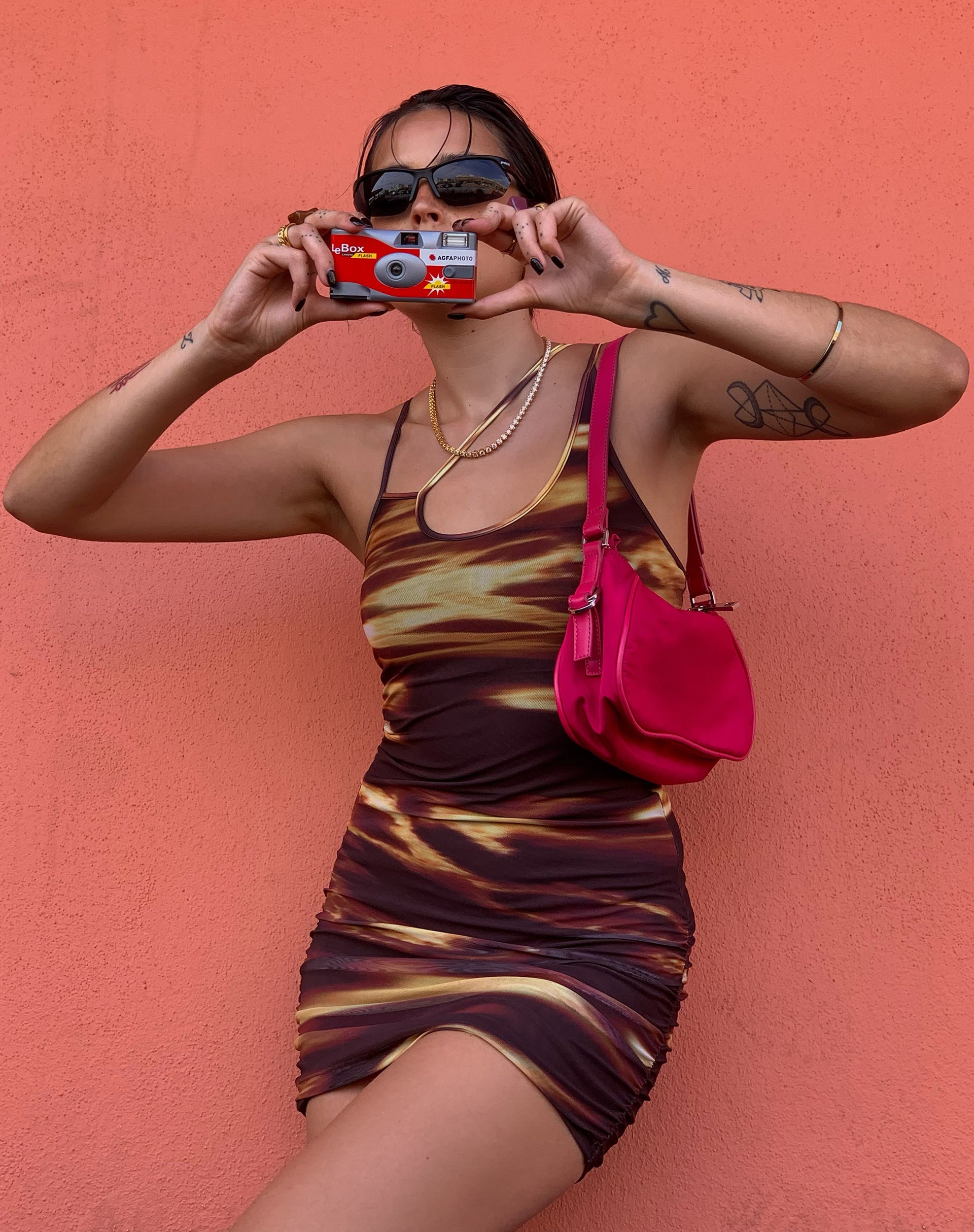 Bild von MOTEL X IRIS Ranti Bodycon Kleid in Bleach Drip