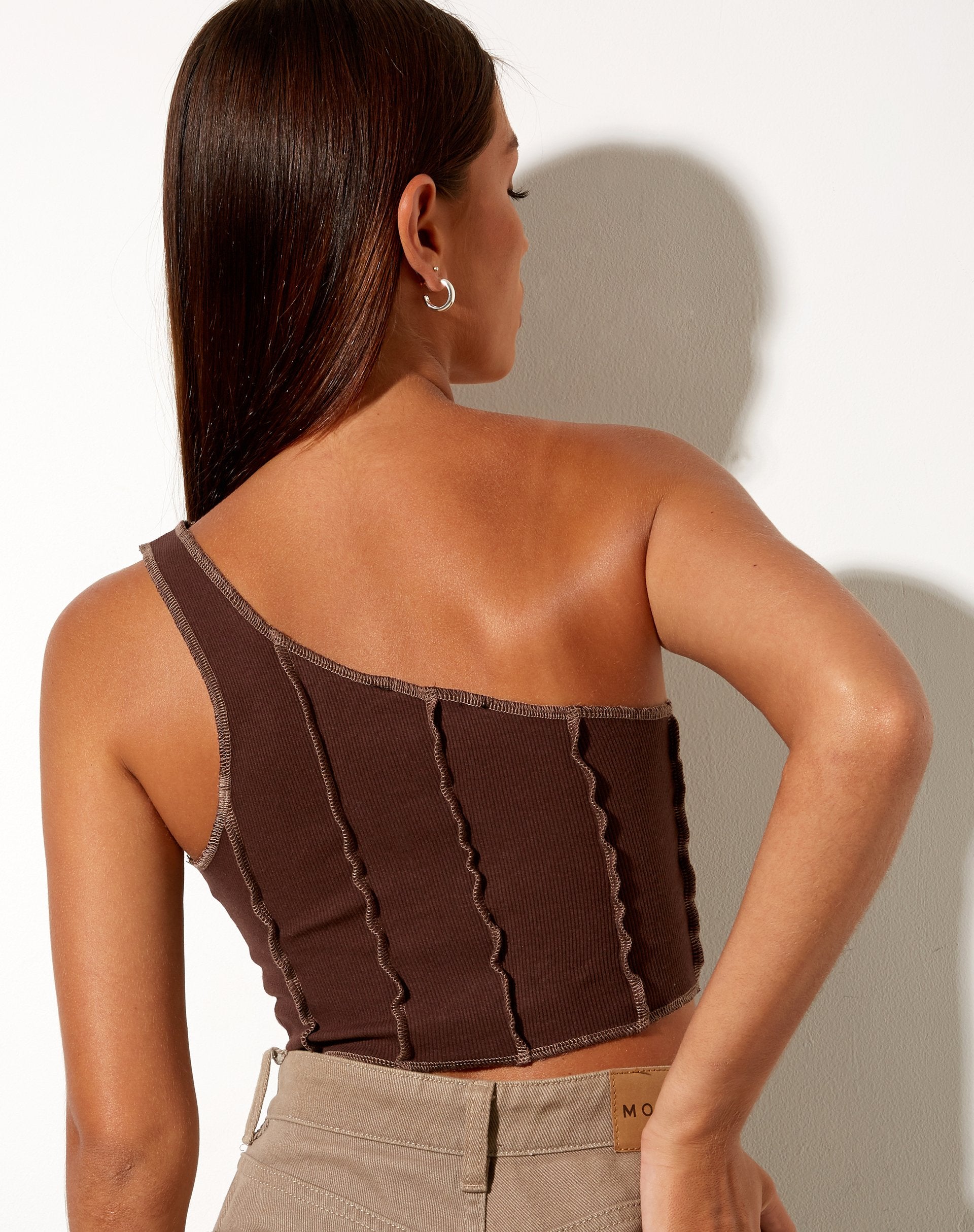 Image of Rara Crop Top in Rippe Deep Mahogany mit braunen Nähten