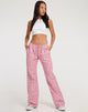image of Raya Hose mit weitem Bein aus Apfelkaro in Blush Red