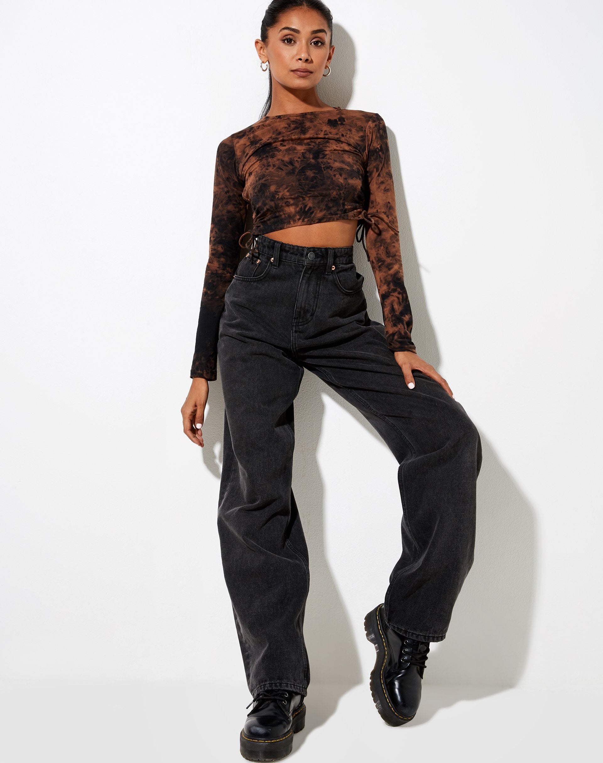 Image of Razelo Crop Top in Schwarz-Rost Tie Dye