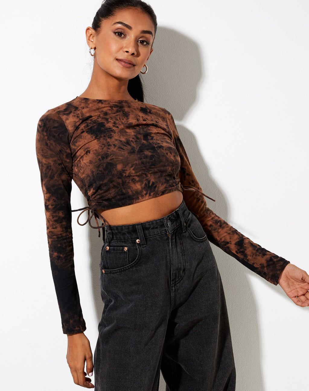 Razelo Crop Top in Schwarz-Rost Tie Dye