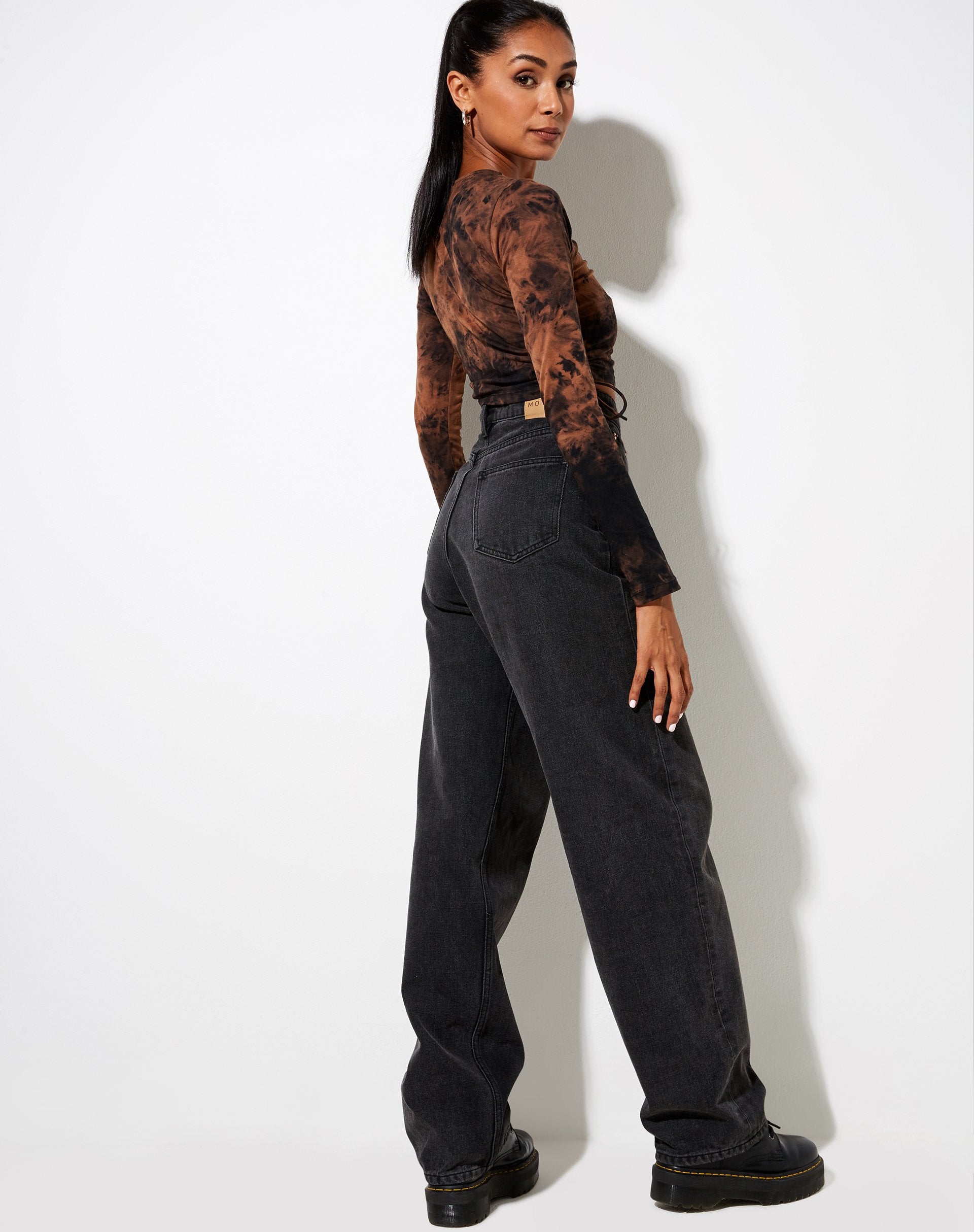 Image of Razelo Crop Top in Schwarz-Rost Tie Dye