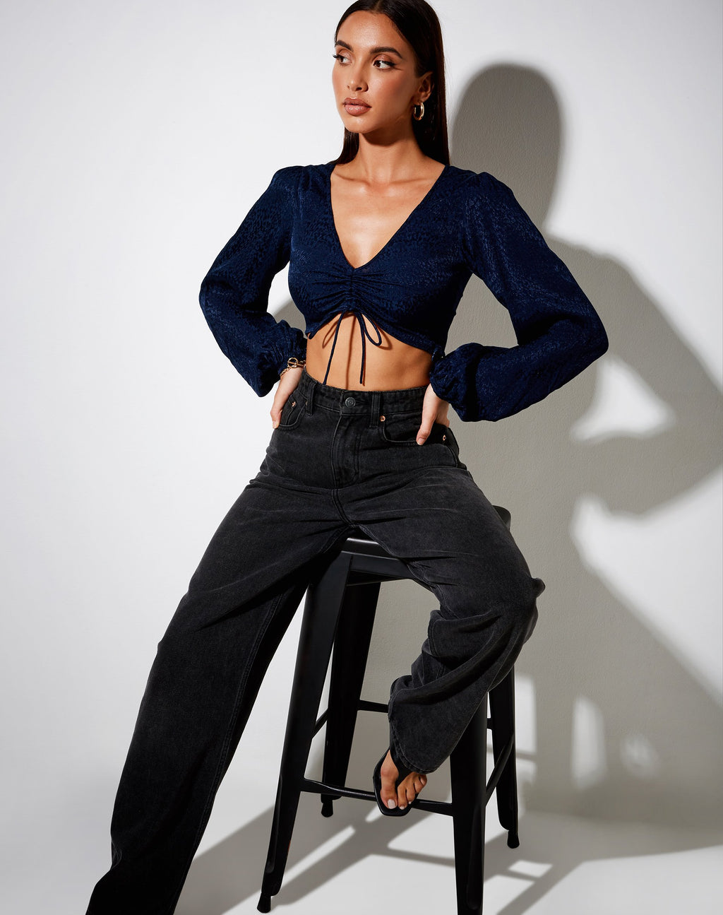 Reilo Crop Top aus Satin Cheetah Navy
