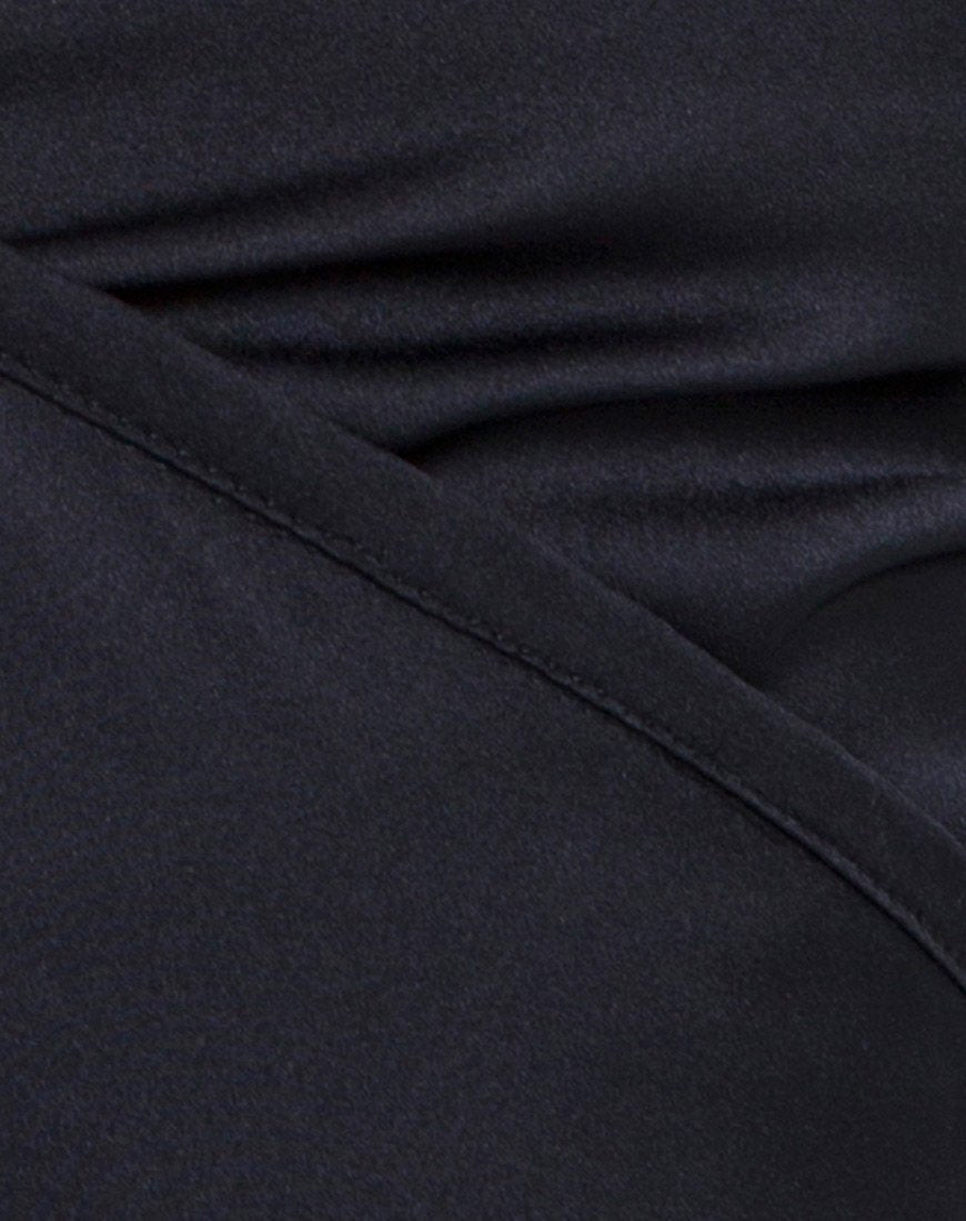 Image of Renta Cold Shoulder Top aus Satin Schwarz