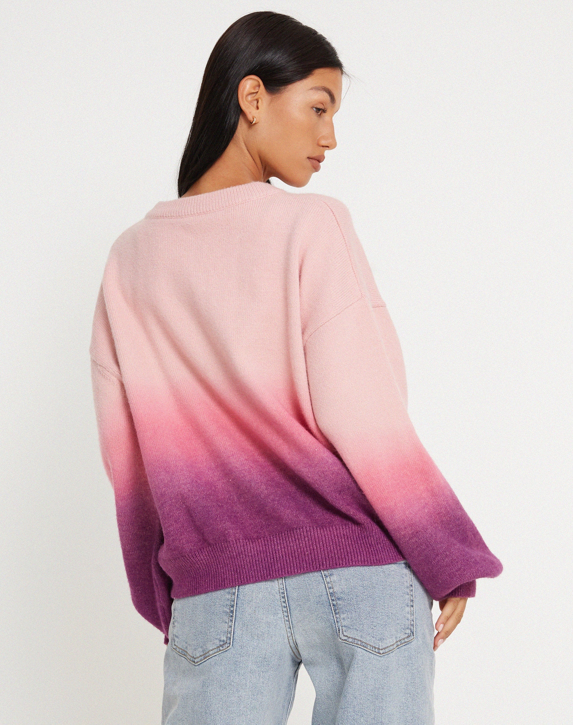 Abbildung des Akari Pullovers in Gradient Pink