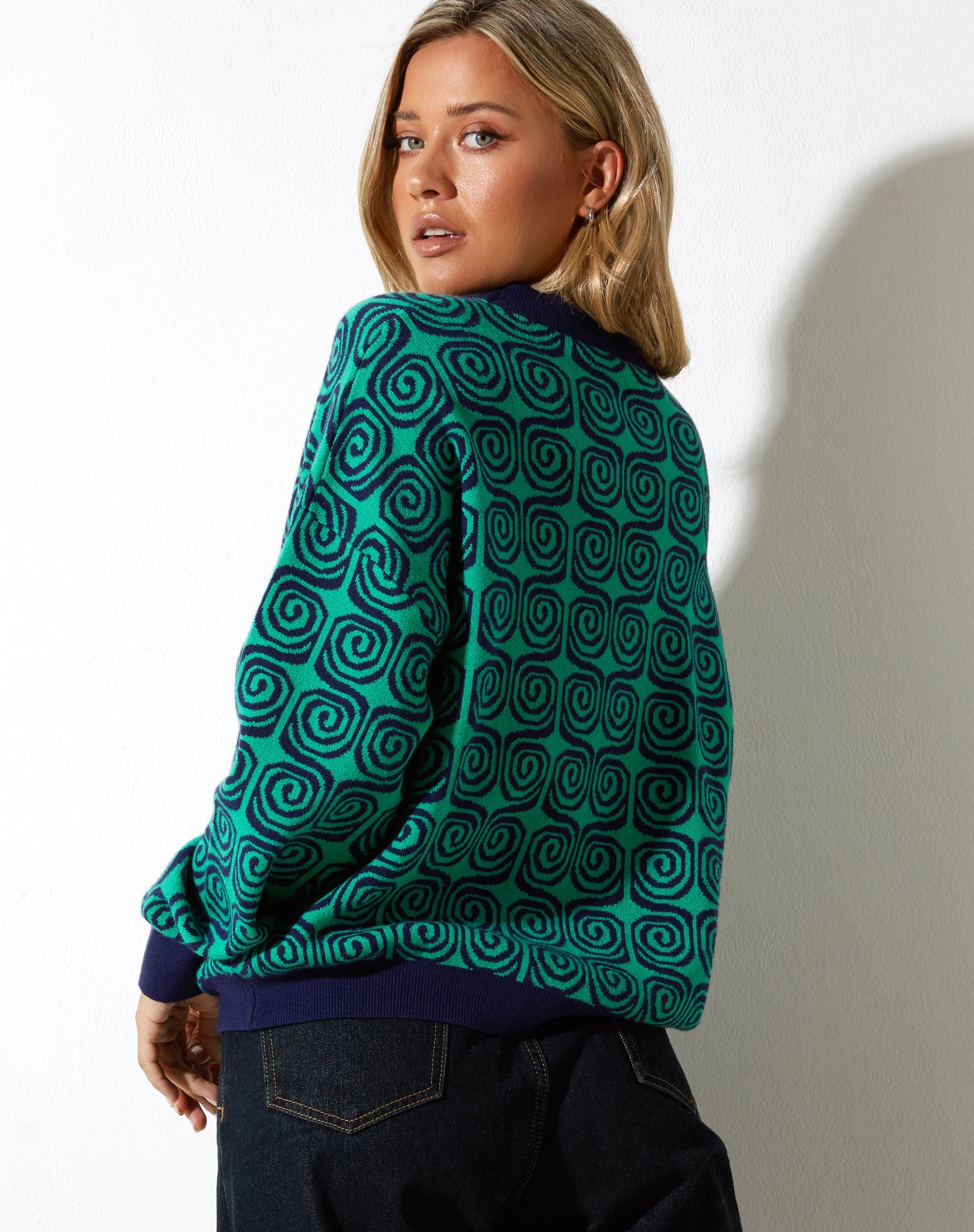 Image of Ammar Pullover in Swirl Grün und Blau