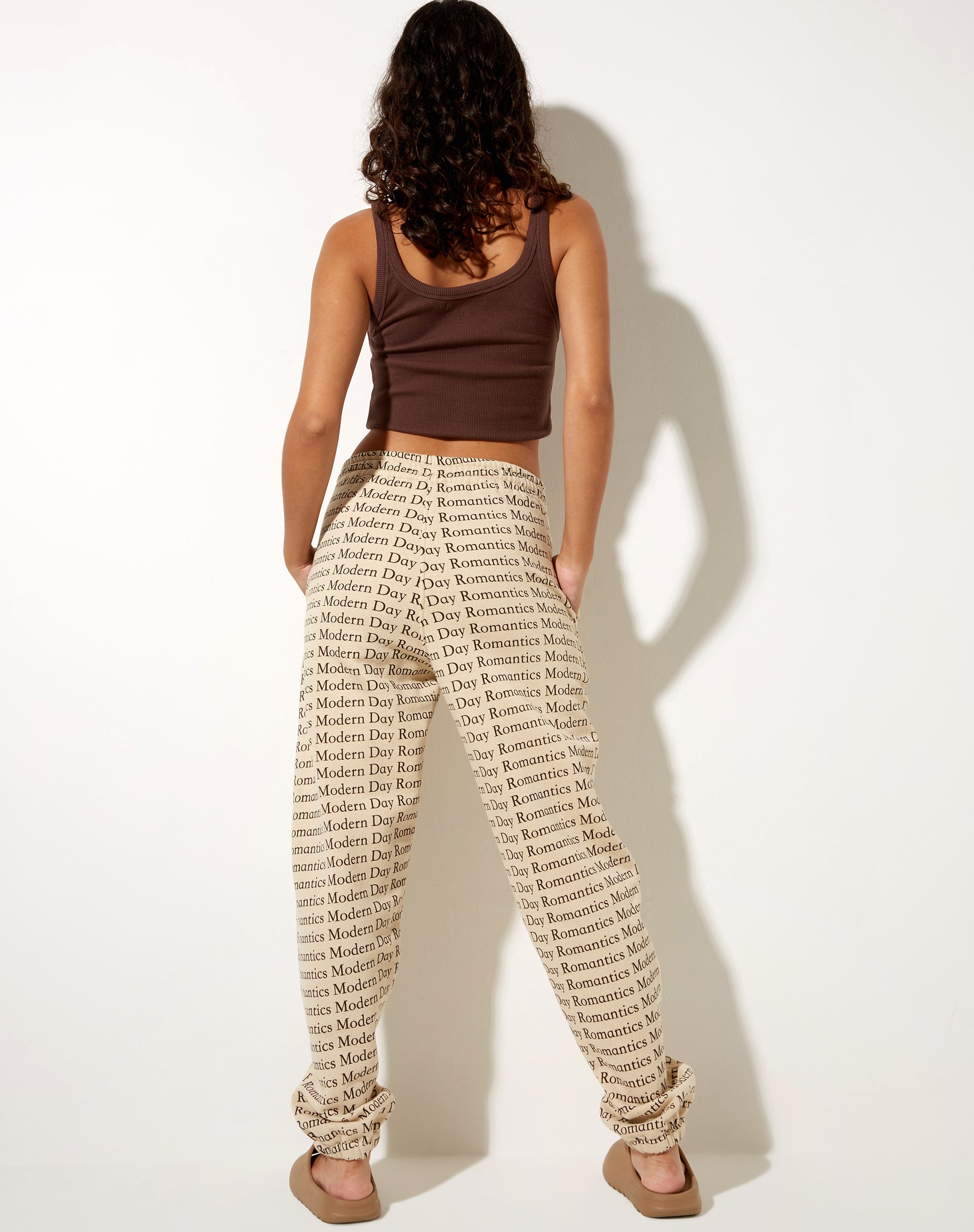 Bild von Basta Jogger in Modern Day Romantics